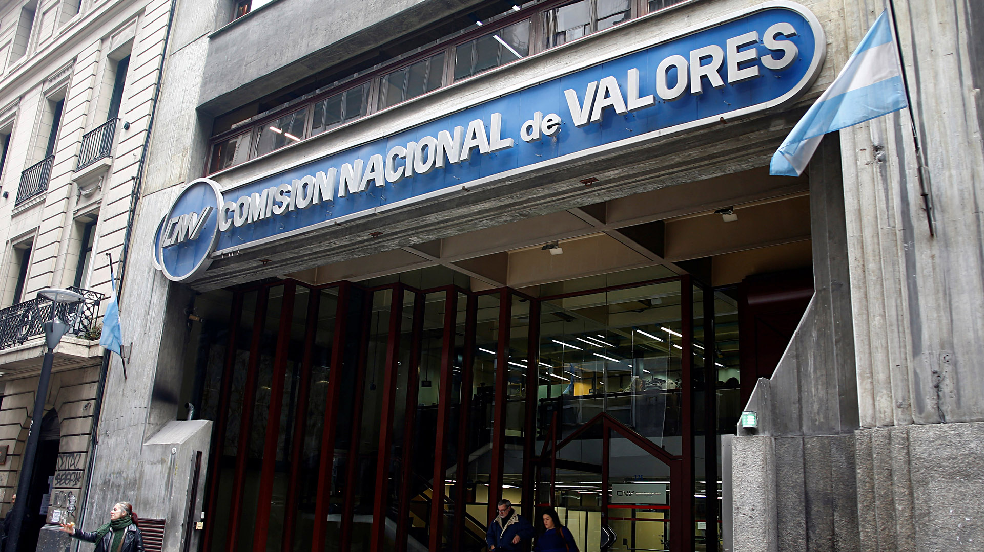 La CNV resolvió que los Fondos de Inversión identifiquen a las personas con tenencia del Bono Dual por menos de USD 20.000 para su liquidación