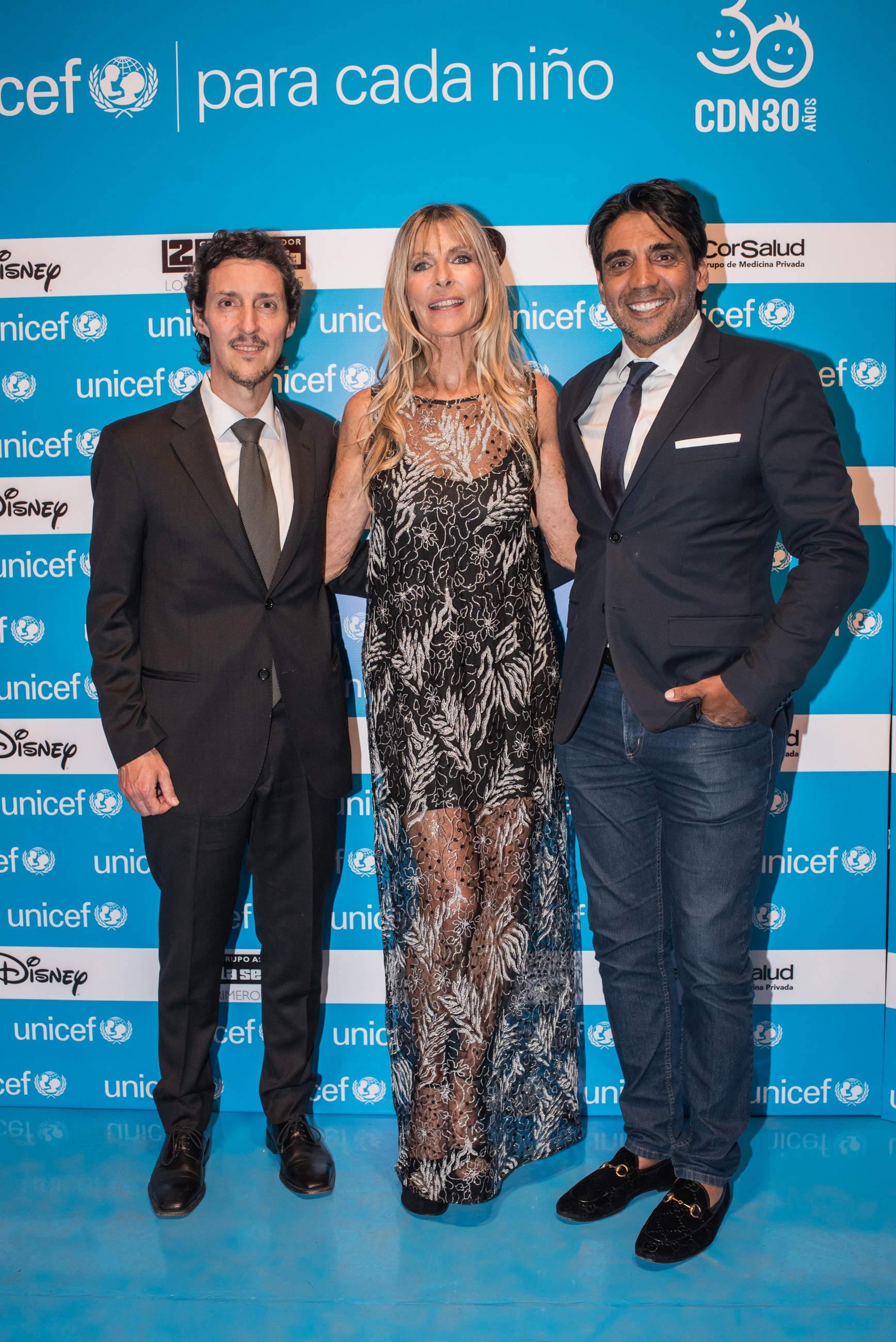 Martín Giménez Rébora, gerente de Movilización de Recursos de UNICEF; junto a Virginia Elizalde y Eduardo