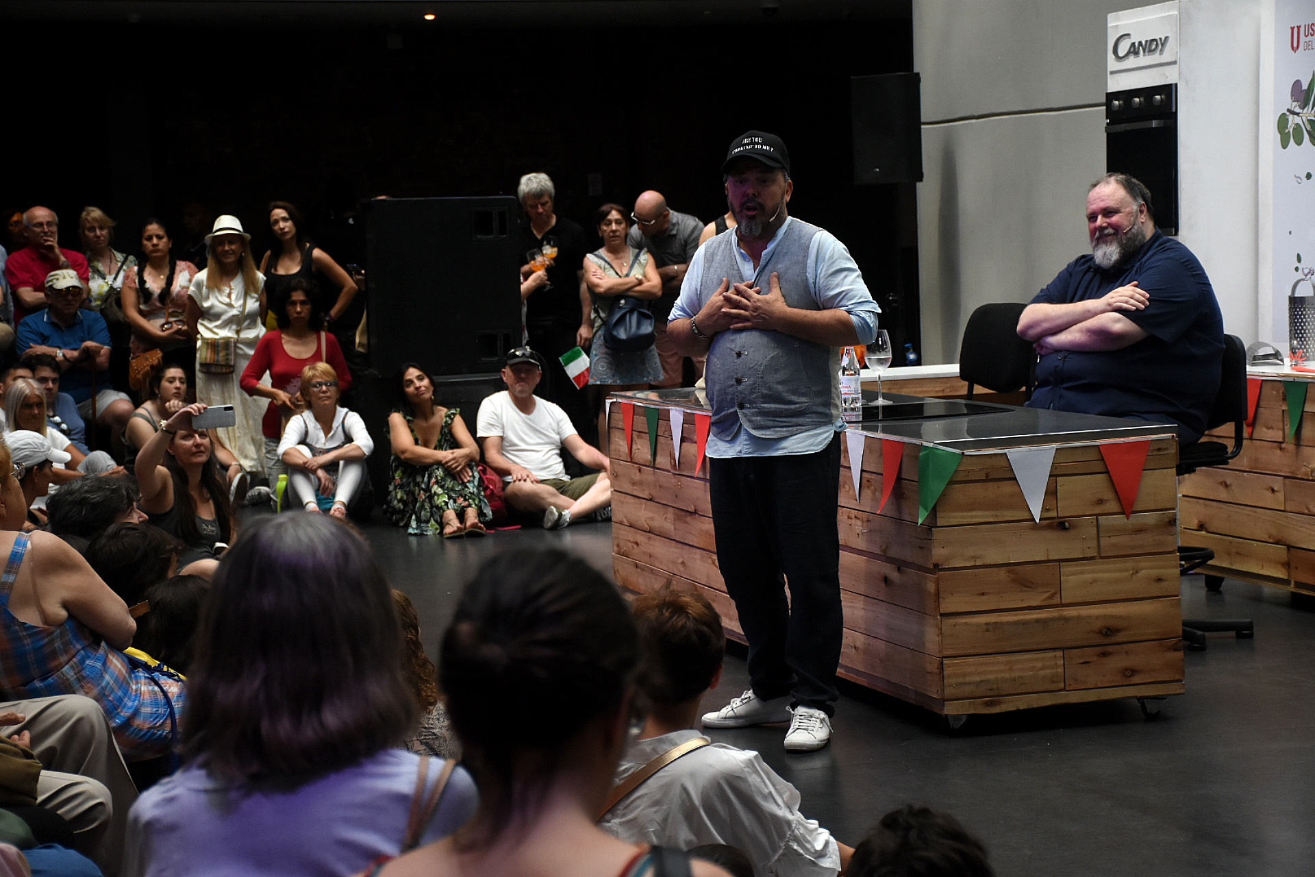 Los visitantes pudieron escuchar al chef Donato De Santis