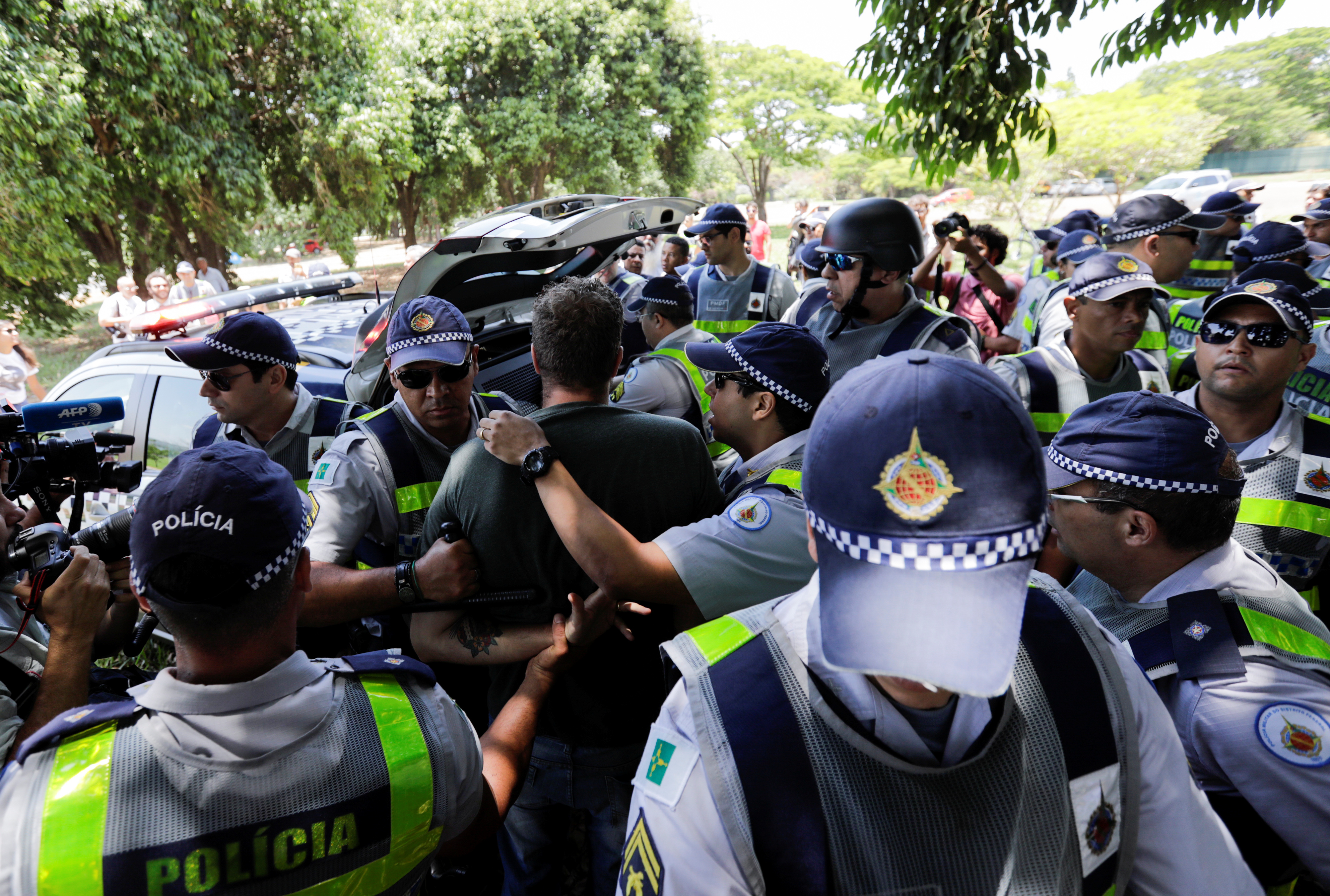 La policía detuvo a uno de los simpatizantes de Nicolás Maduro por agresión