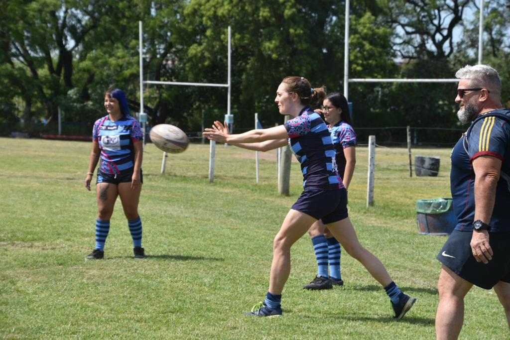 Esta actividad reunió a equipos de rugby LGBTIQ+, de mujeres, varones heterosexuales y mixtos en una jornada a cielo abierto contra la homofobia y la discriminación en el deporte, como puntapié inicial de la eliminación de todo tipo de discriminación en la sociedad