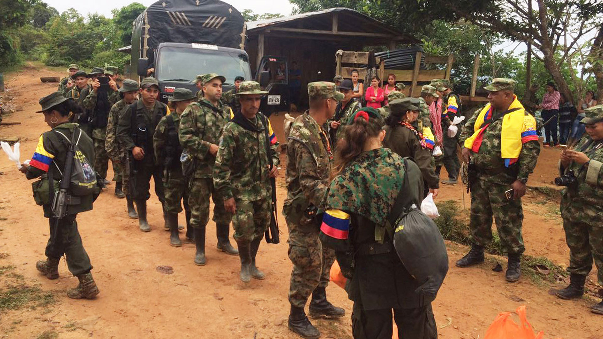 Guerrilleros desmovilizados (EFE)