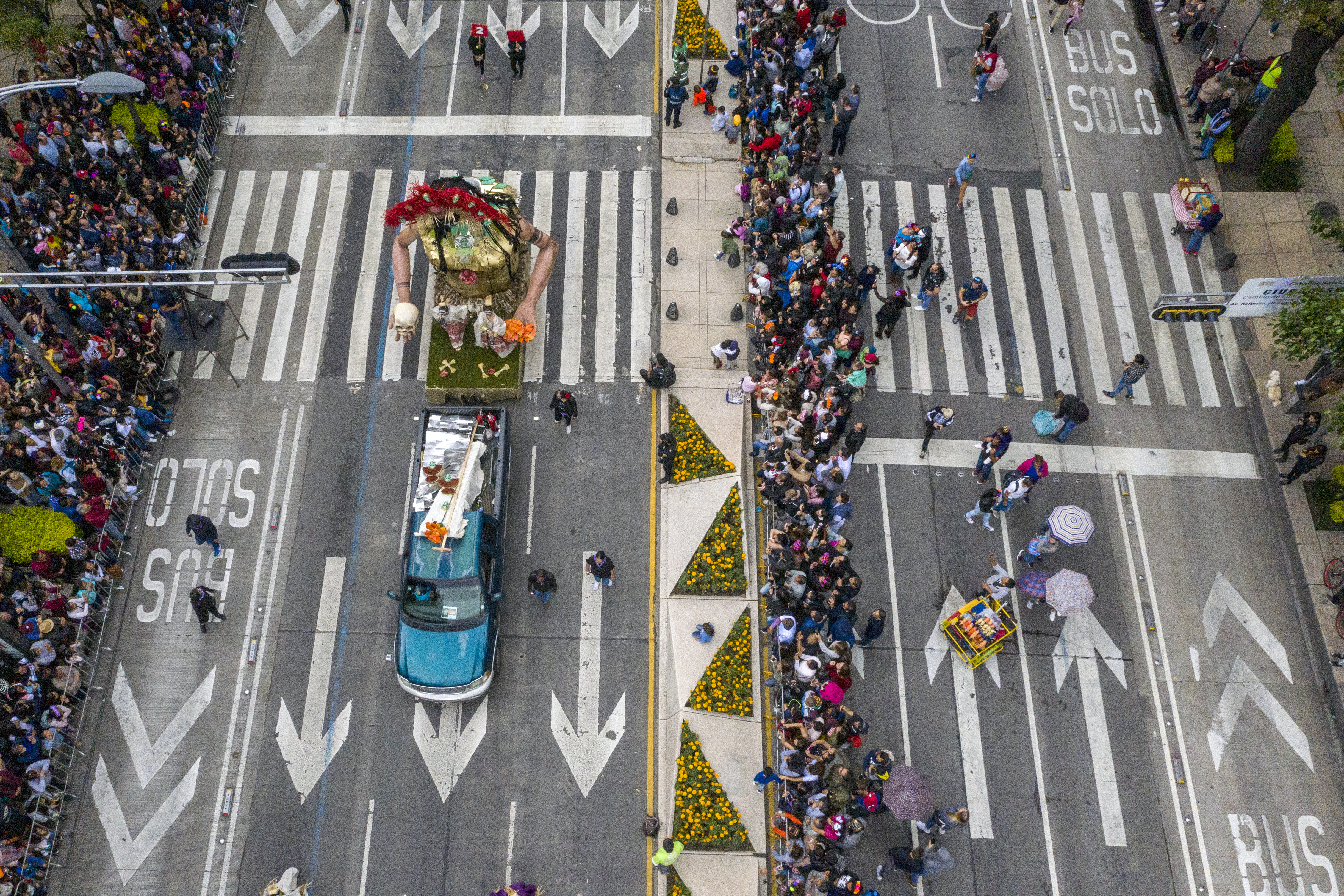 Vendedores ambulantes aprovecharon el día (Foto: Pedro Pardo/AFP)