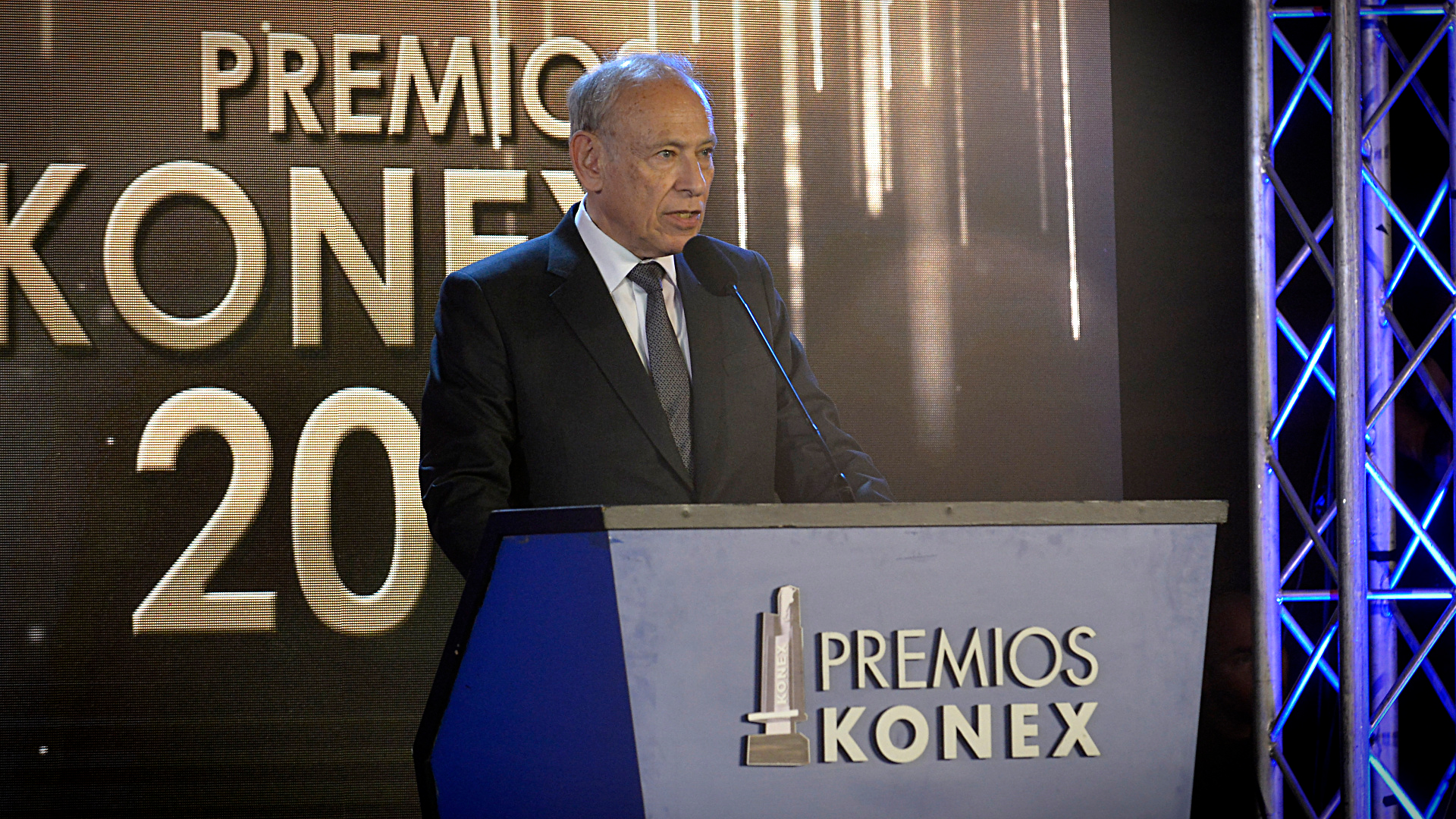 El presidente de la fundación Konex, Luis Ovsejevich, abrió la ceremonia con un discurso de agradecimiento: “El aporte a la creación y difusión de la música clásica, de los cuales sentimos orgullo, constituyen una importante contribución al patrimonio cultural del país”