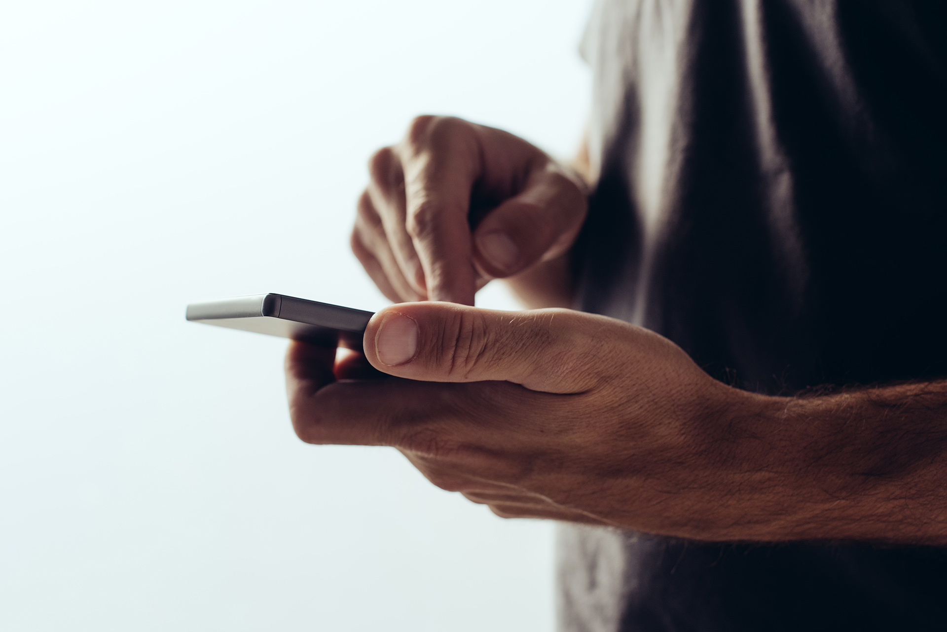 Los especialistas advierten sobre los peligros de enviar contenido íntimo a desconocidos