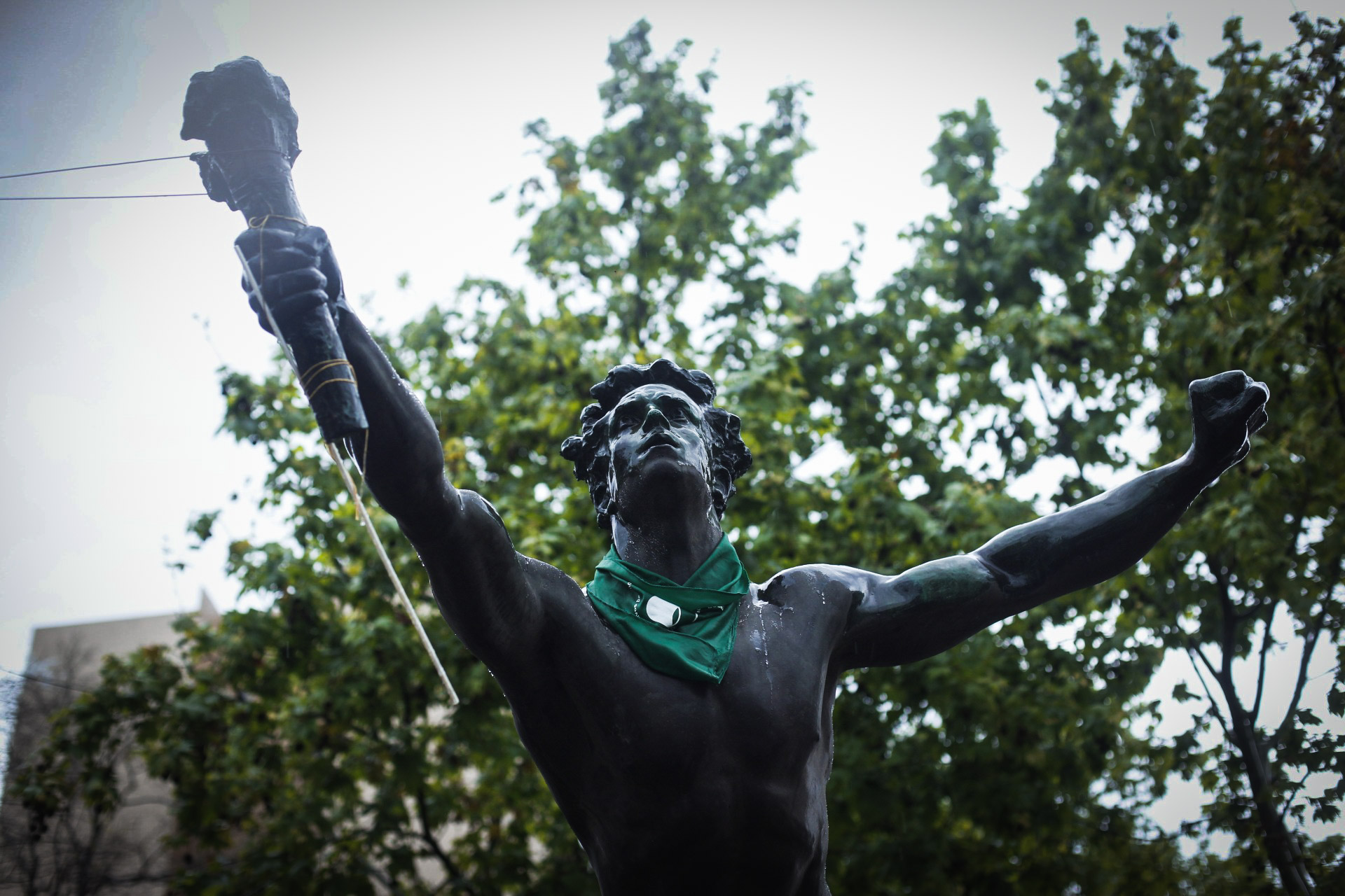El evento también es una ocasión para realizar un festival por el derecho al aborto y la marcha contra los travesticidios y transfemicidios