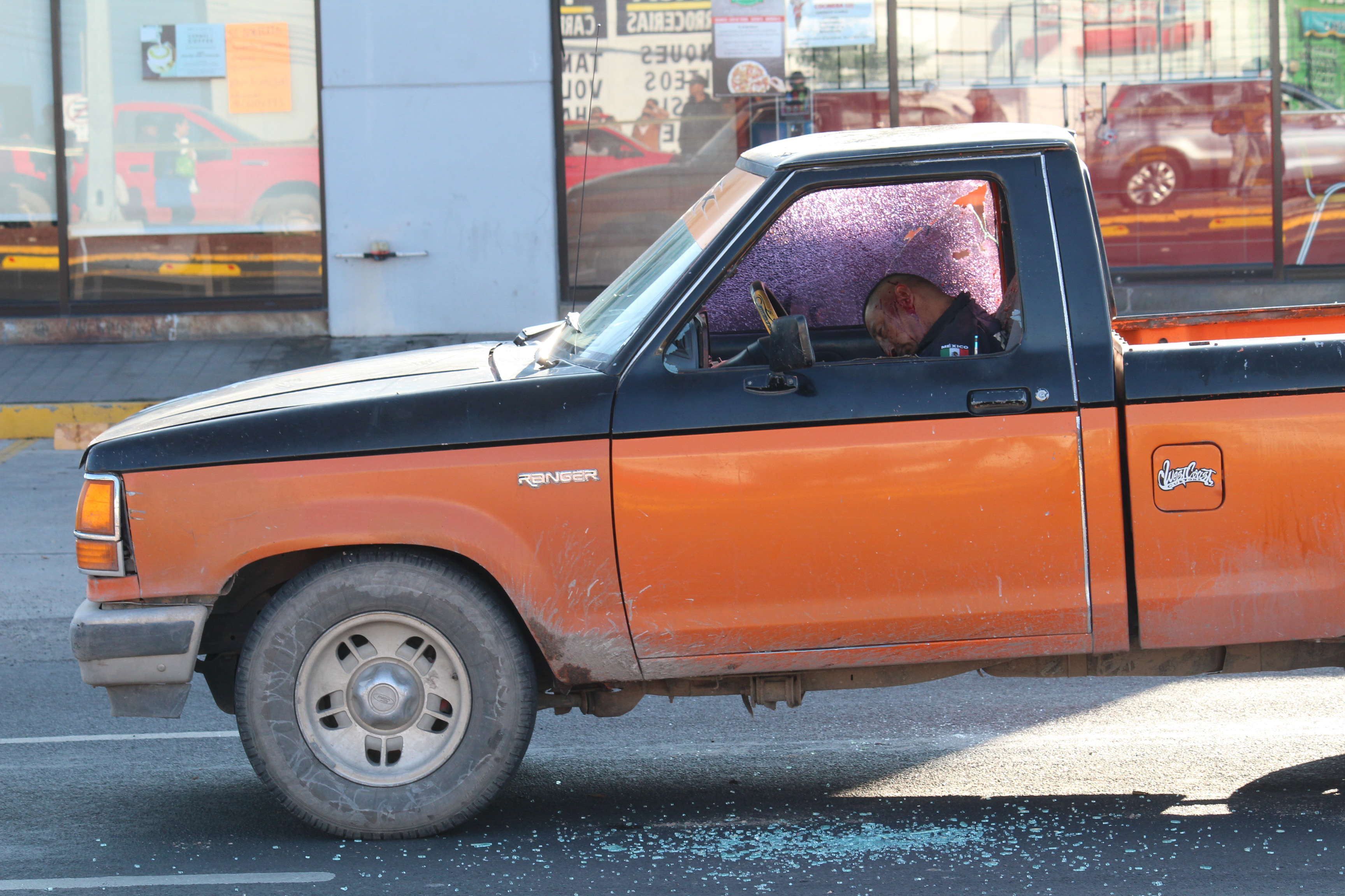 La escena del crimen donde fue acribillado un comandante en Celaya, Guanajuato (Foto: Cuartoscuro)