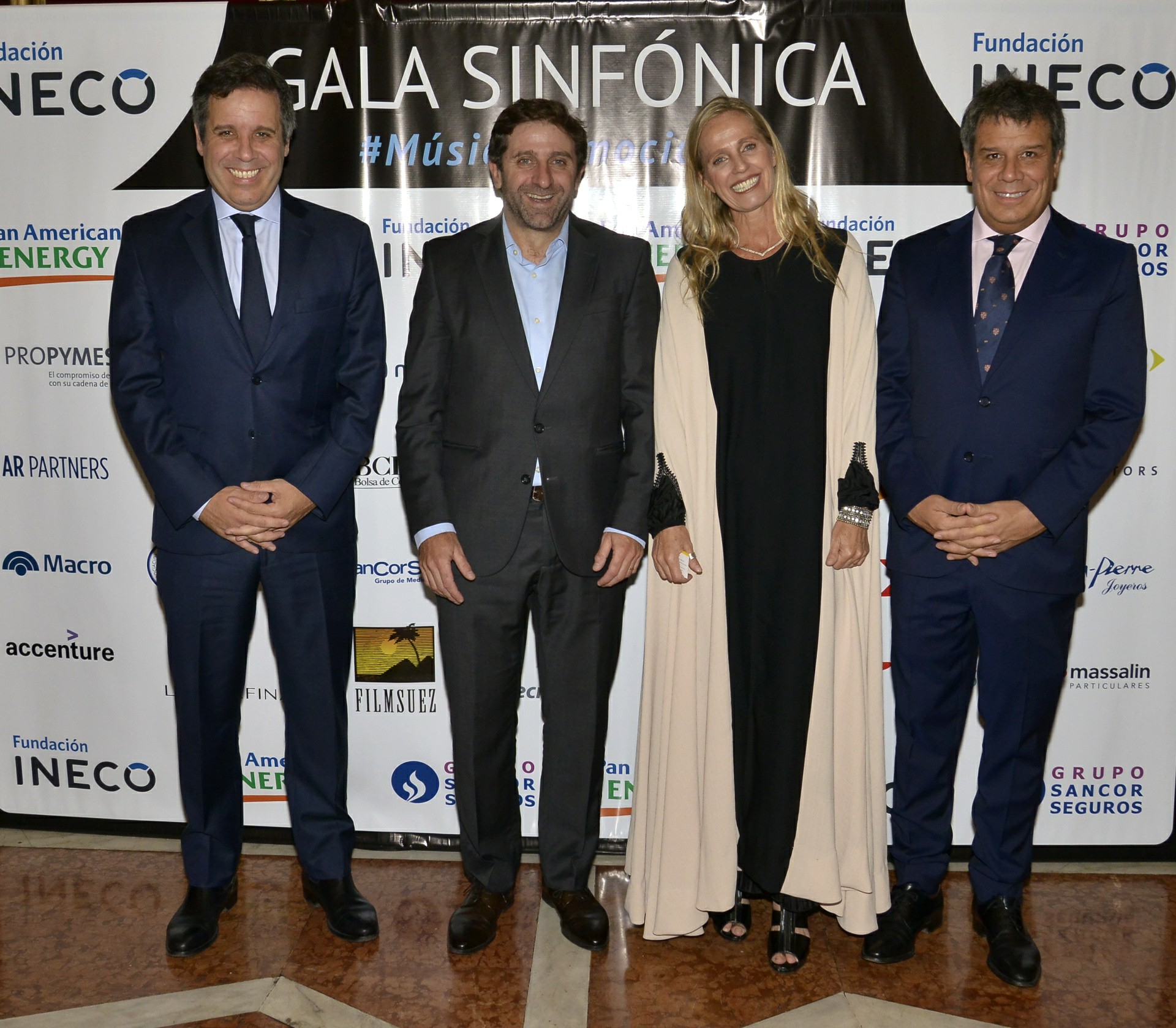 El abogado Gastón Manes, presidente del Grupo INECO, el Secretario General y de Relaciones Internacionales, Fernando Straface, junto a Teresa Torralva y Facundo Manes