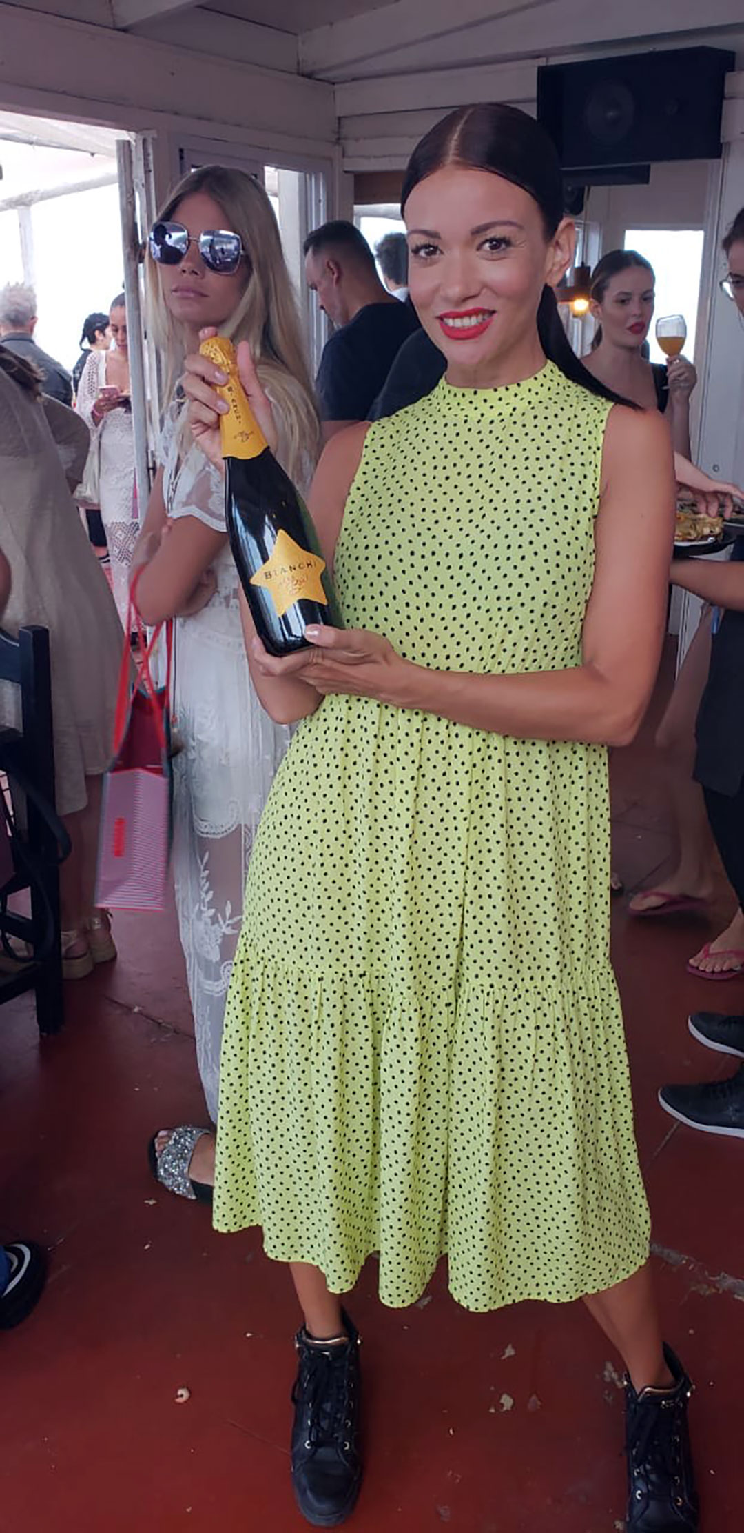 Carolina Puntonet junto a Bodegas Bianchi