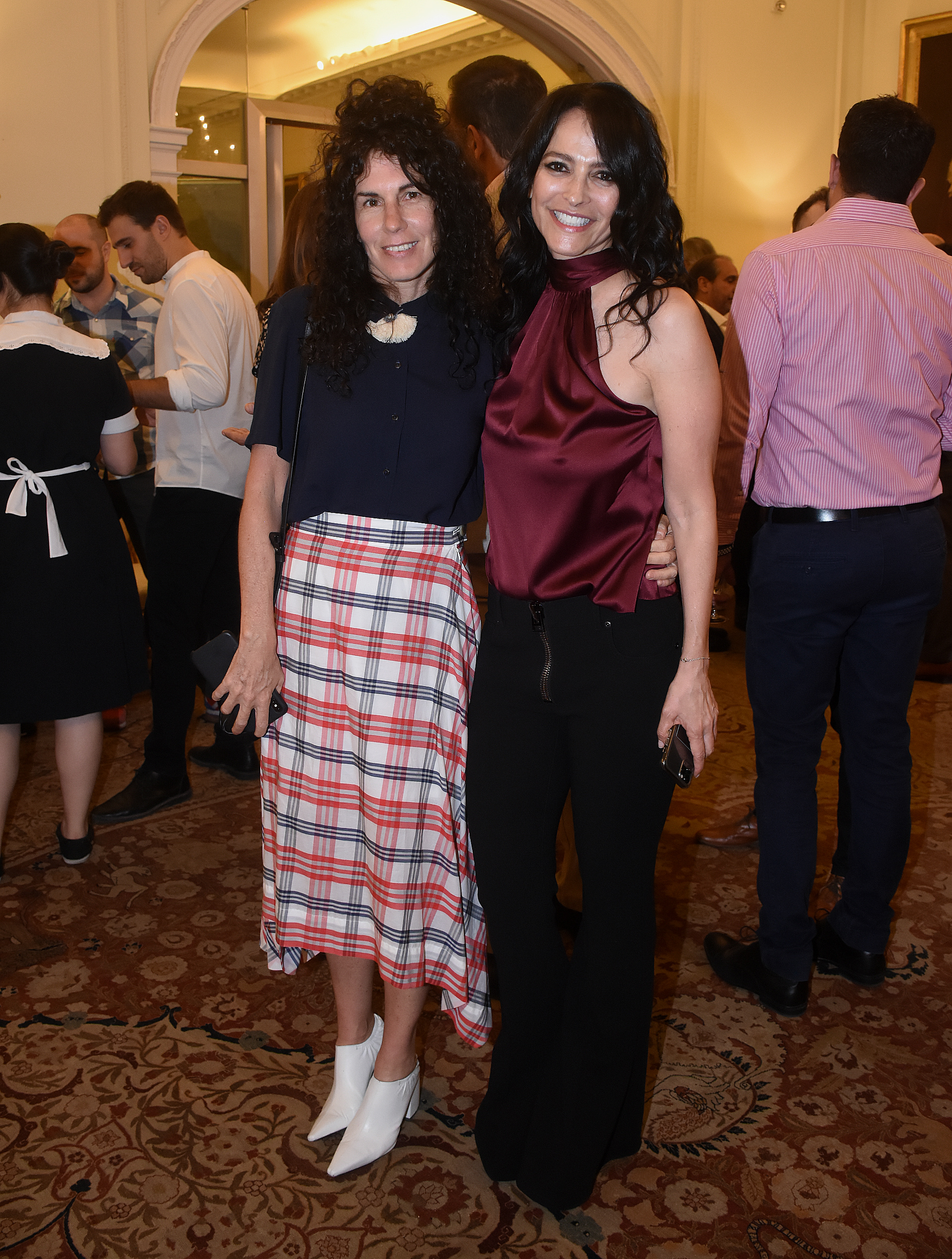 Cynthia Cohen y Cindy Teperman. Infinity Hill cuenta con proyectos en inglés y español, como adaptaciones de Graham Greene (El capitán y el enemigo), Lawrence Osborne (Cazadores en la oscuridad) y La Cúpula de las Fieras, escrita y dirigida por Hatem Kraiche, entre otros