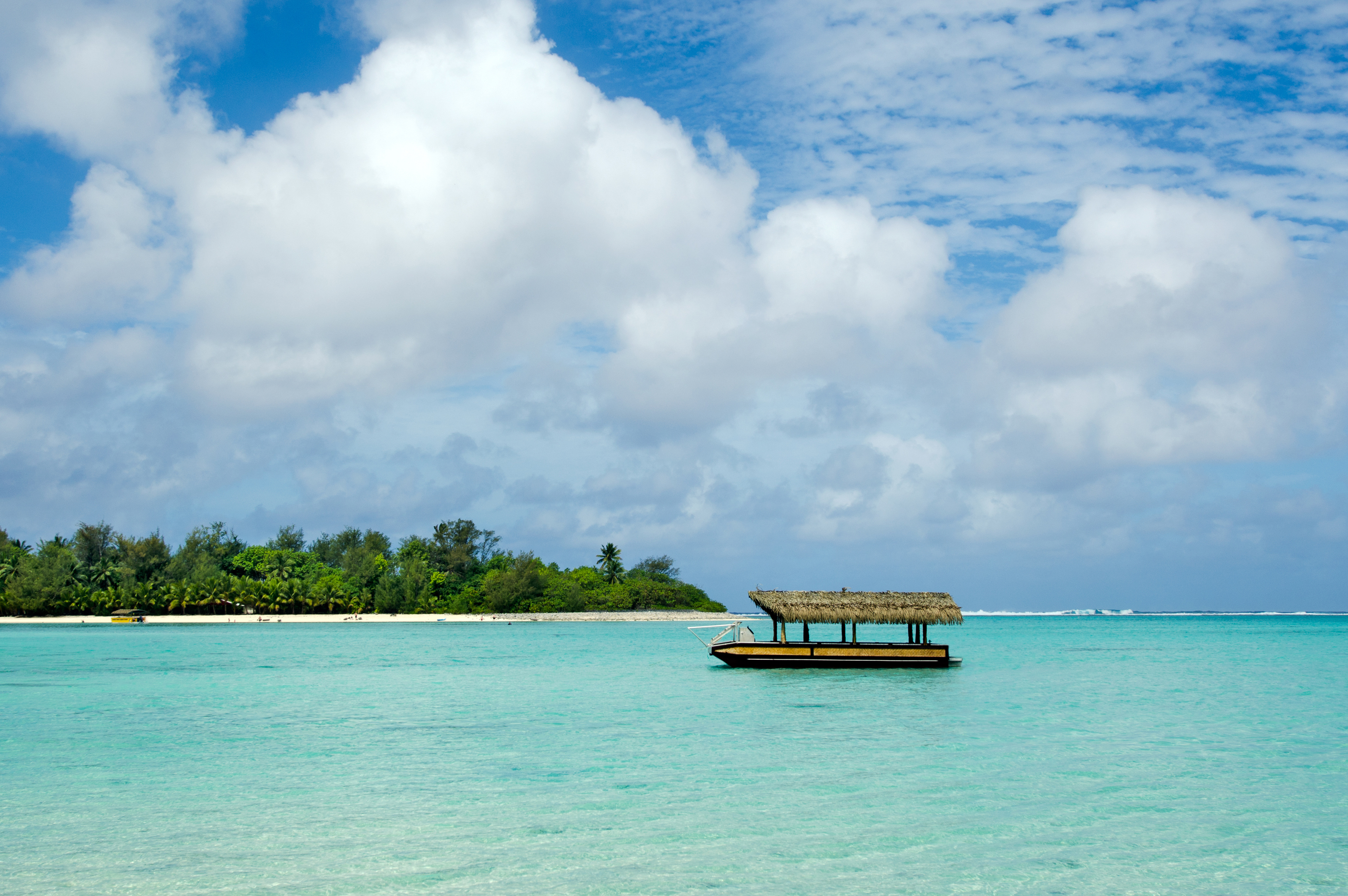 Si lo que se busca es nadar en las aguas cristalinas color turquesa de una laguna mientras los picos montañosos enmarcan el cielo azul, Muri Beach, ubicada en las Islas Cook, es el destino tropical perfecto. Además de ser la indicada para nadar, pasear en bote y relajarse, sus playas ofrecen las condiciones ideales para el buceo, el esnórquel, la pesca en alta mar y el kite surf