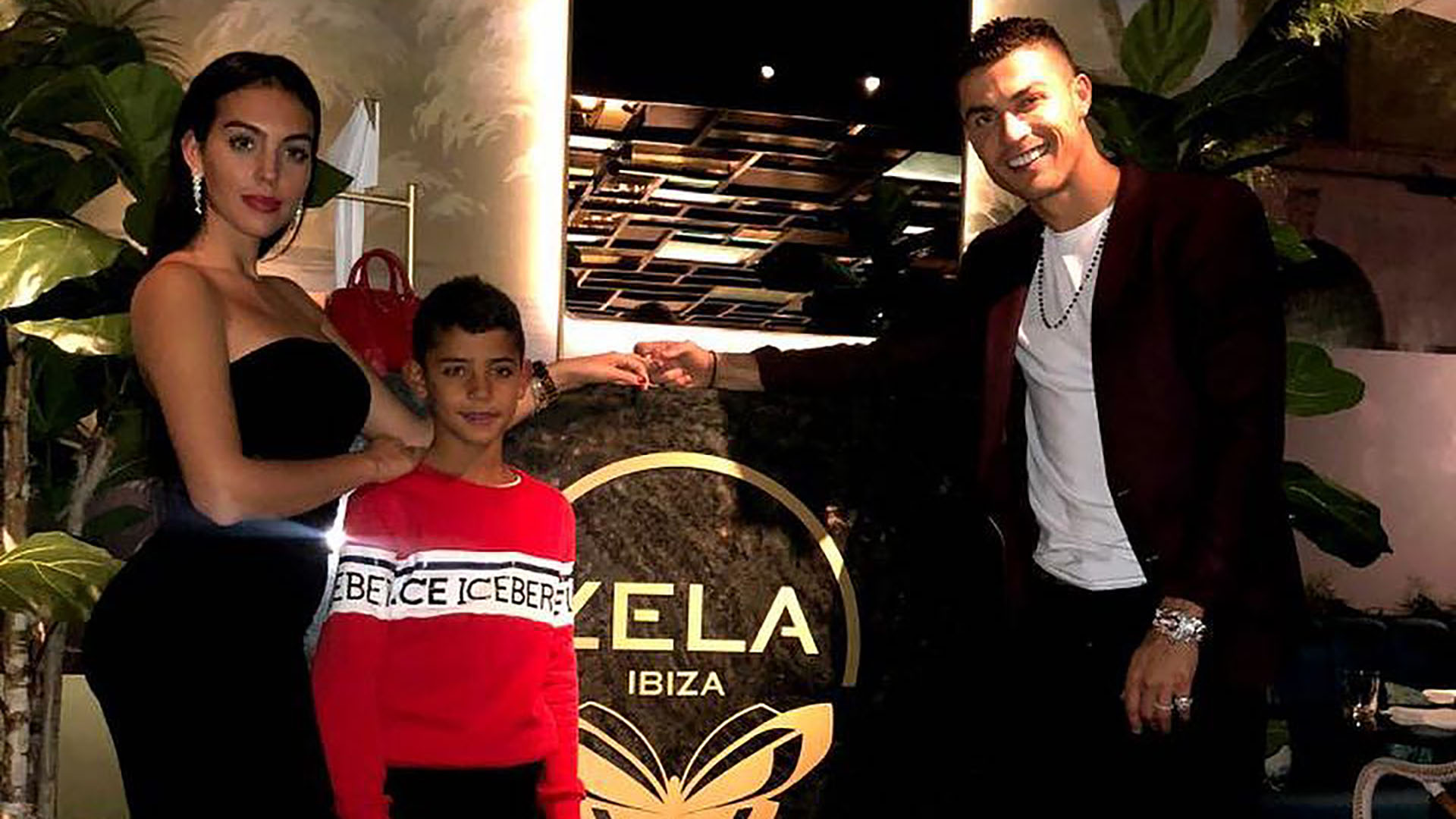 Georgina junto a Cristiano Ronaldo y Cristiano Jr., el hijo mayor del futbolista (@Cristiano)