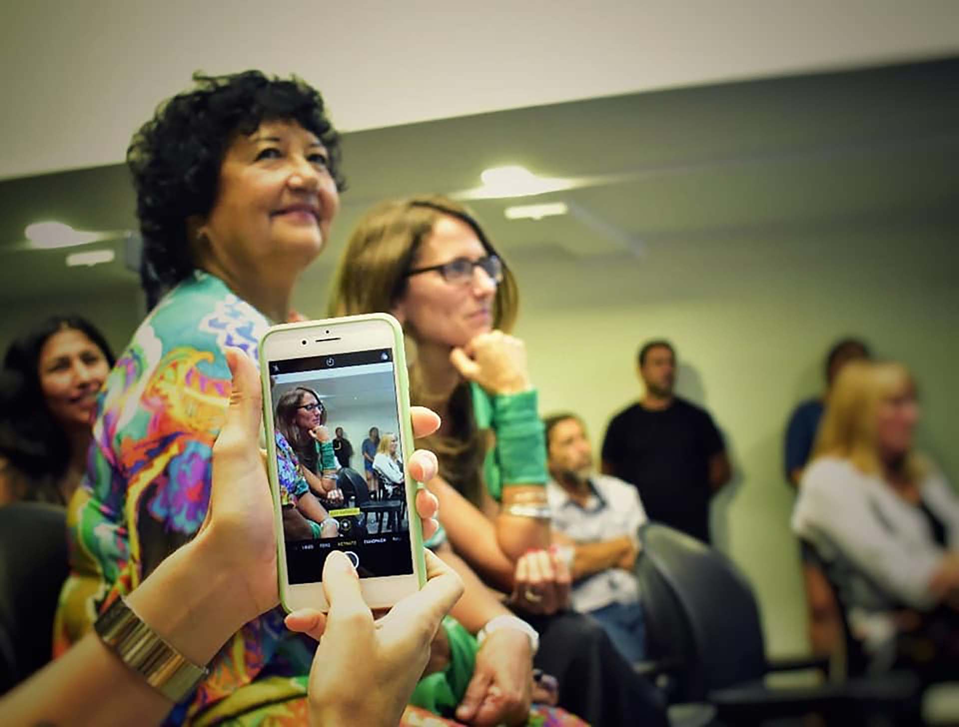 Junto a la prestigiosa socióloga e historiadora feminista Dora Barrancos, que fue candidata a senadora por el Frente de Todos.