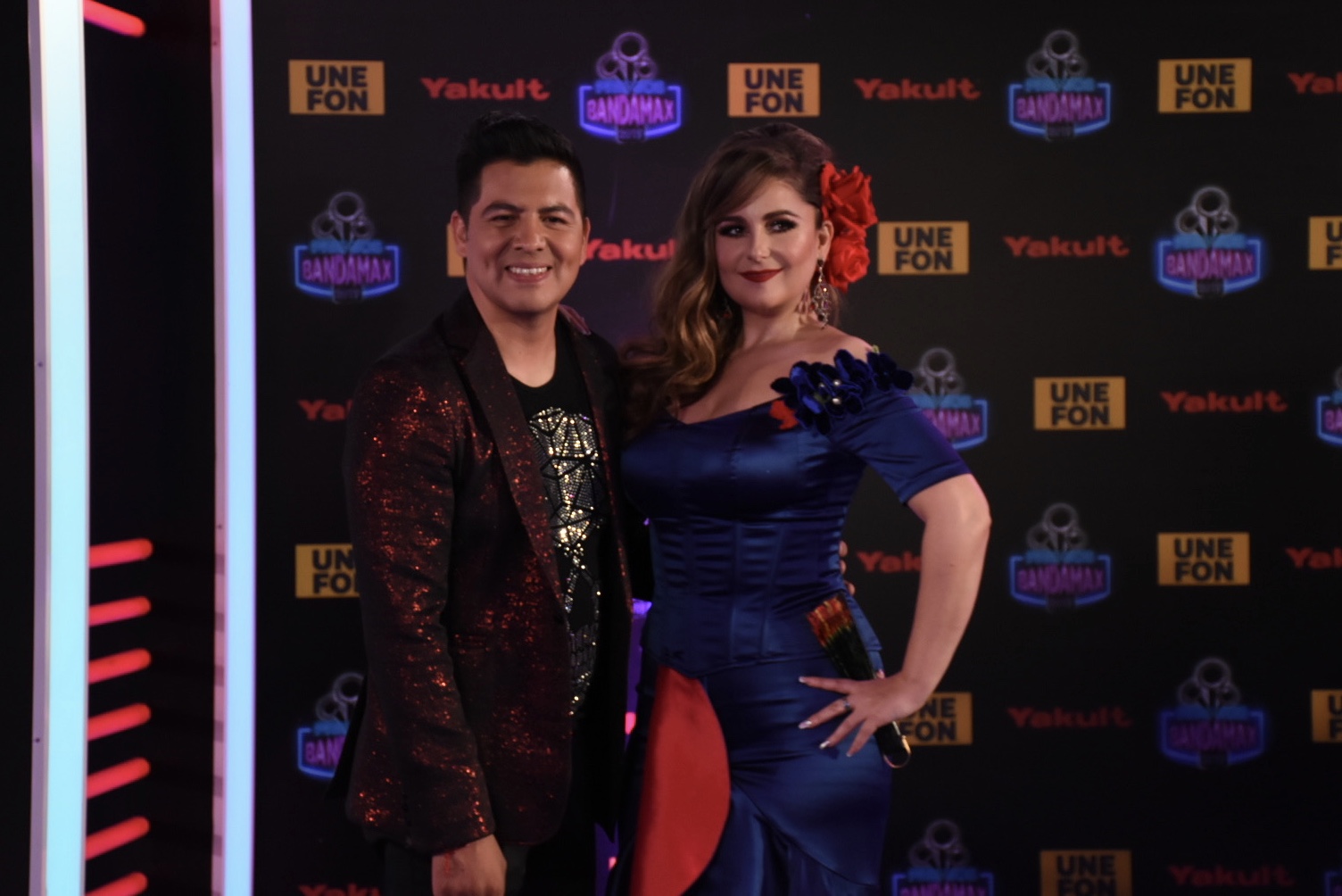 La pareja conformada por Juan Carlos Chiñas y Elsa Ríos se mostró muy cariñosa (Foto: Infobae México/Ana Hernández Castillo)