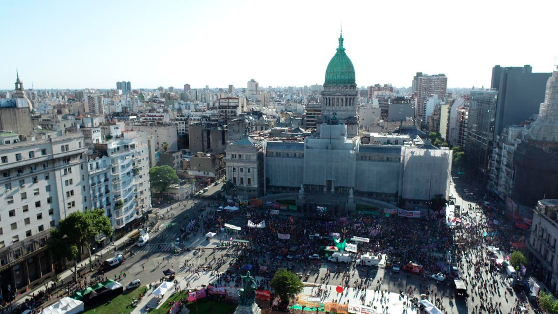 Una vista panorámica del momento en que la gente se empezaba a concentrar
