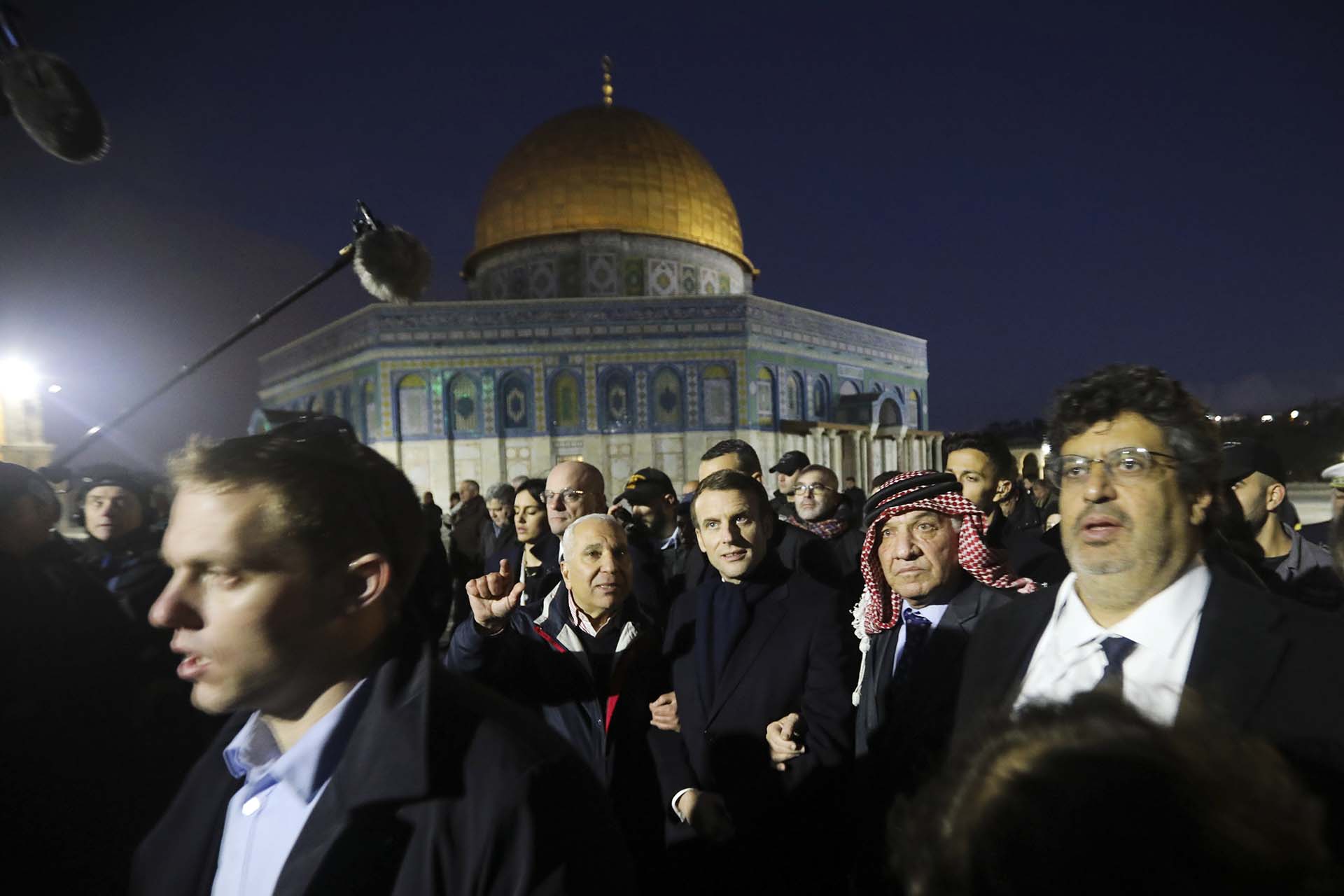 Emmanuel Macron visitó la mezquita de al-Aqsa en Jerusalén (AP Photo/Mahmoud Illean)