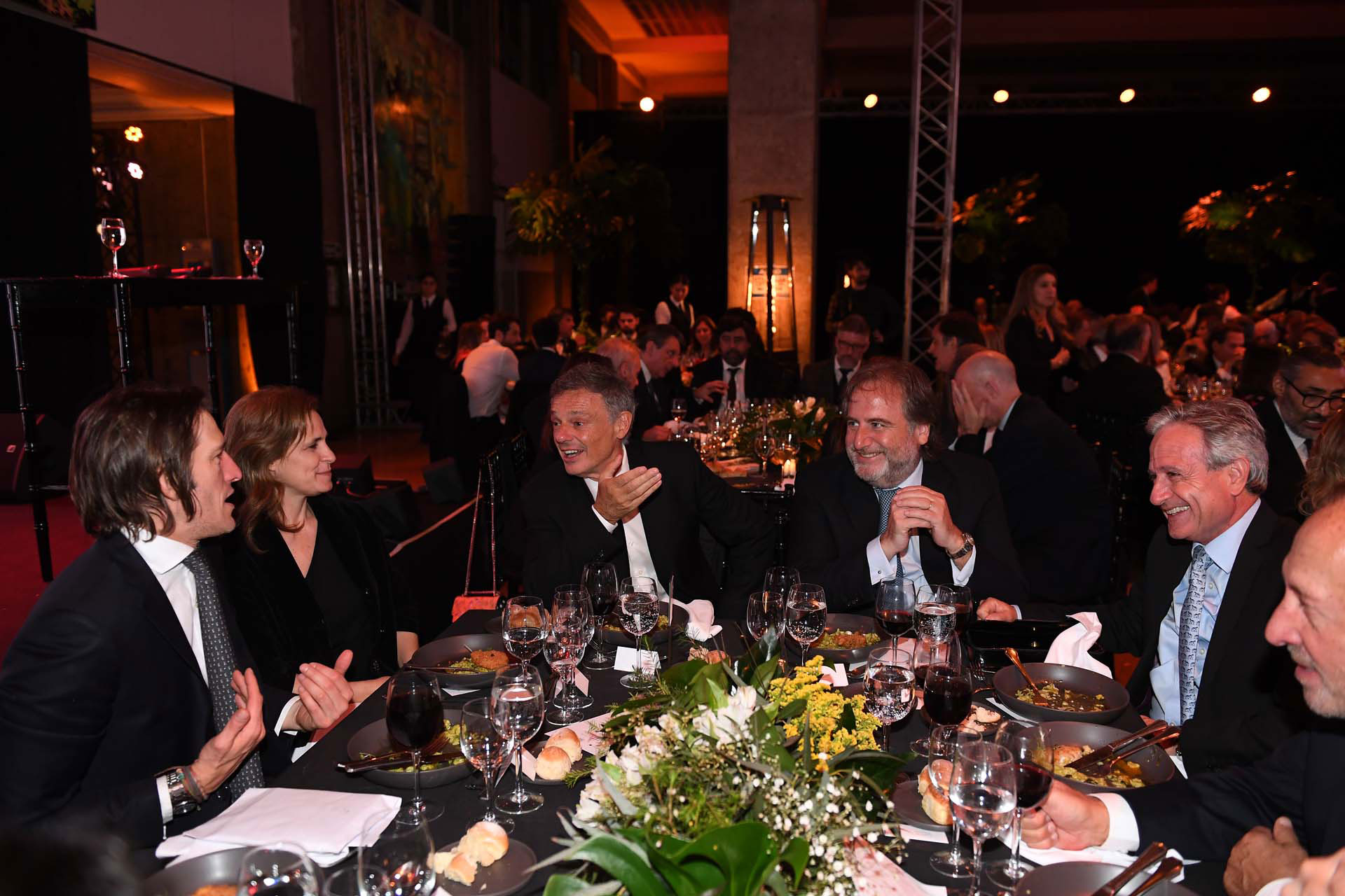 Ivan de Pineda (quien estuvo a cargo de la conducción de la gala junto a Dolores Cahen D'Anvers), Silvina Pueyrredon; el ex ministro de Producción, Francisco Cabrera; Tato Lanusse y el vicejefe de Gabinete y secretario de Modernización, Andrés Ibarra