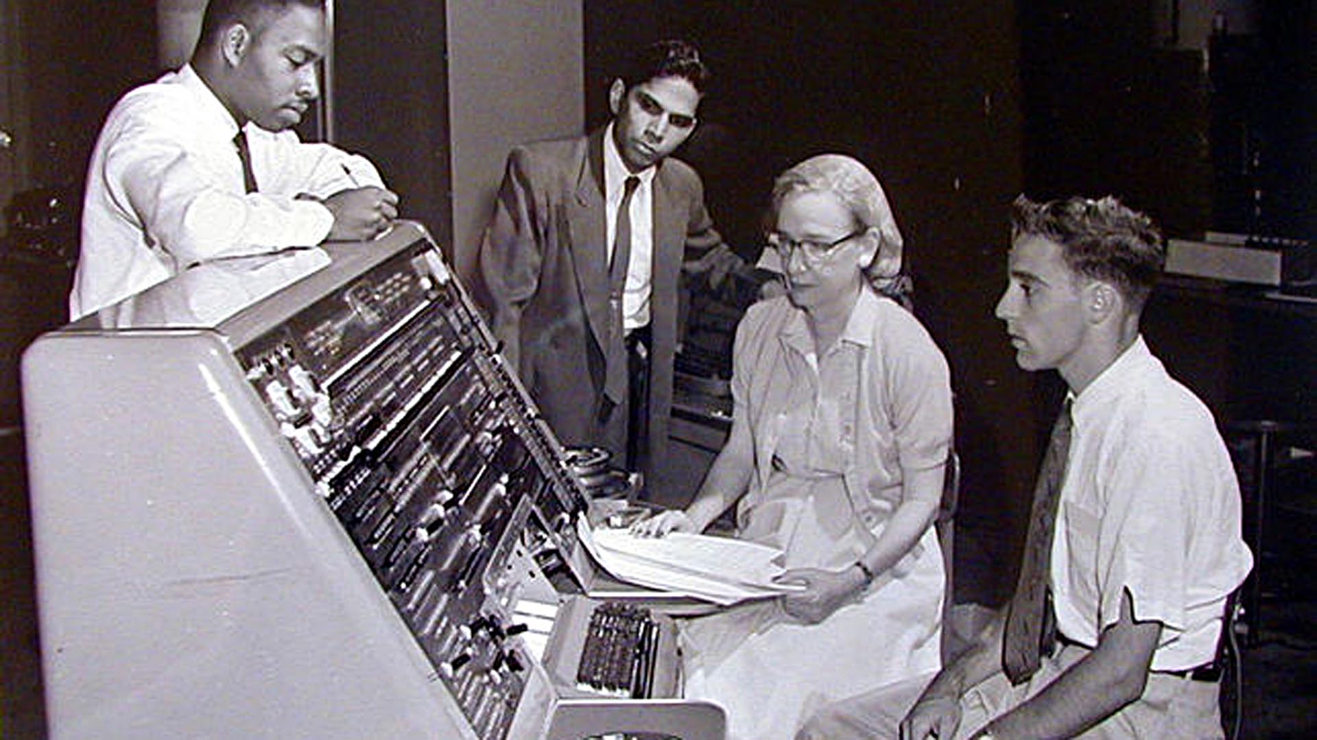 Grace Hopper desarrolló el lenguaje COBOL en el año 1959.