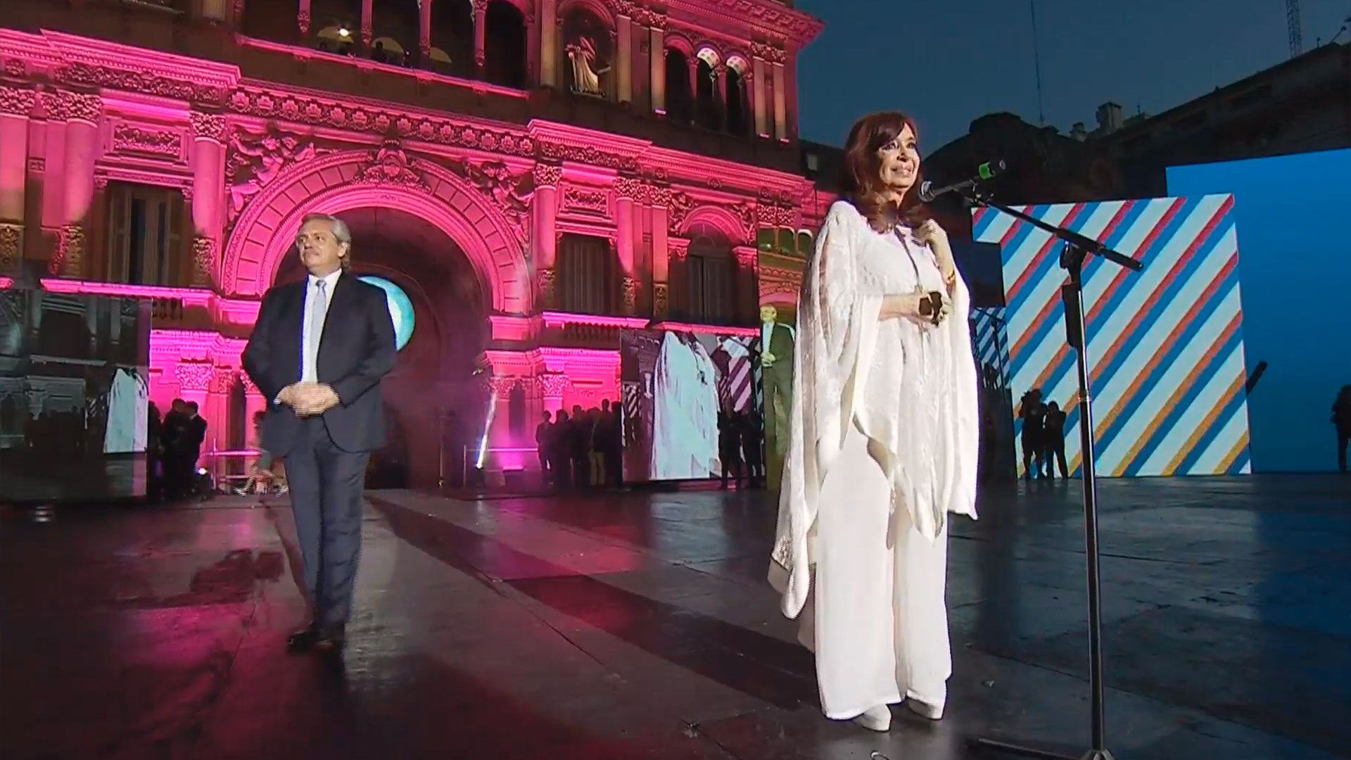 Cristina Kirchner dio un largo discurso ante la multitud