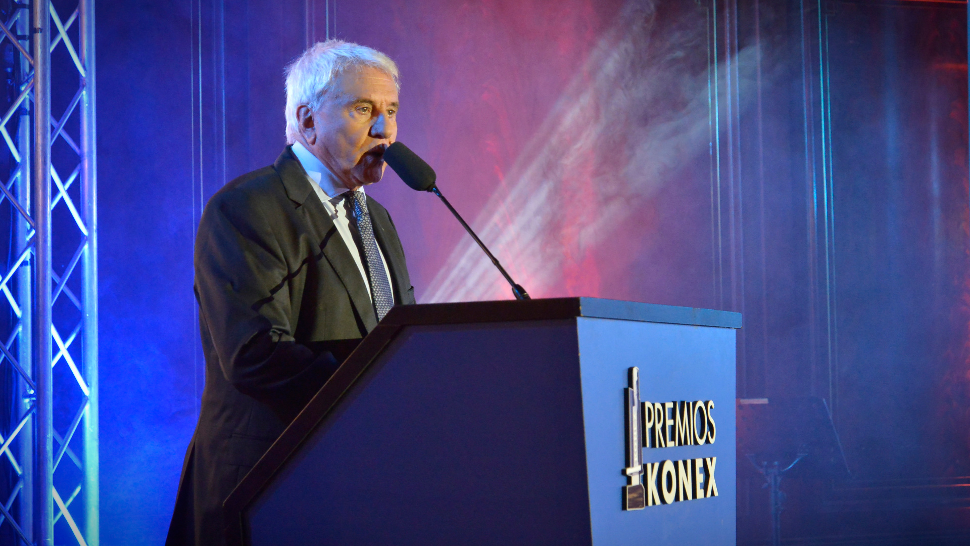 Fernando Bravo estuvo a cargo de la conducción de la gala en el renovado salón de actos de la Facultad de Derecho de la UBA