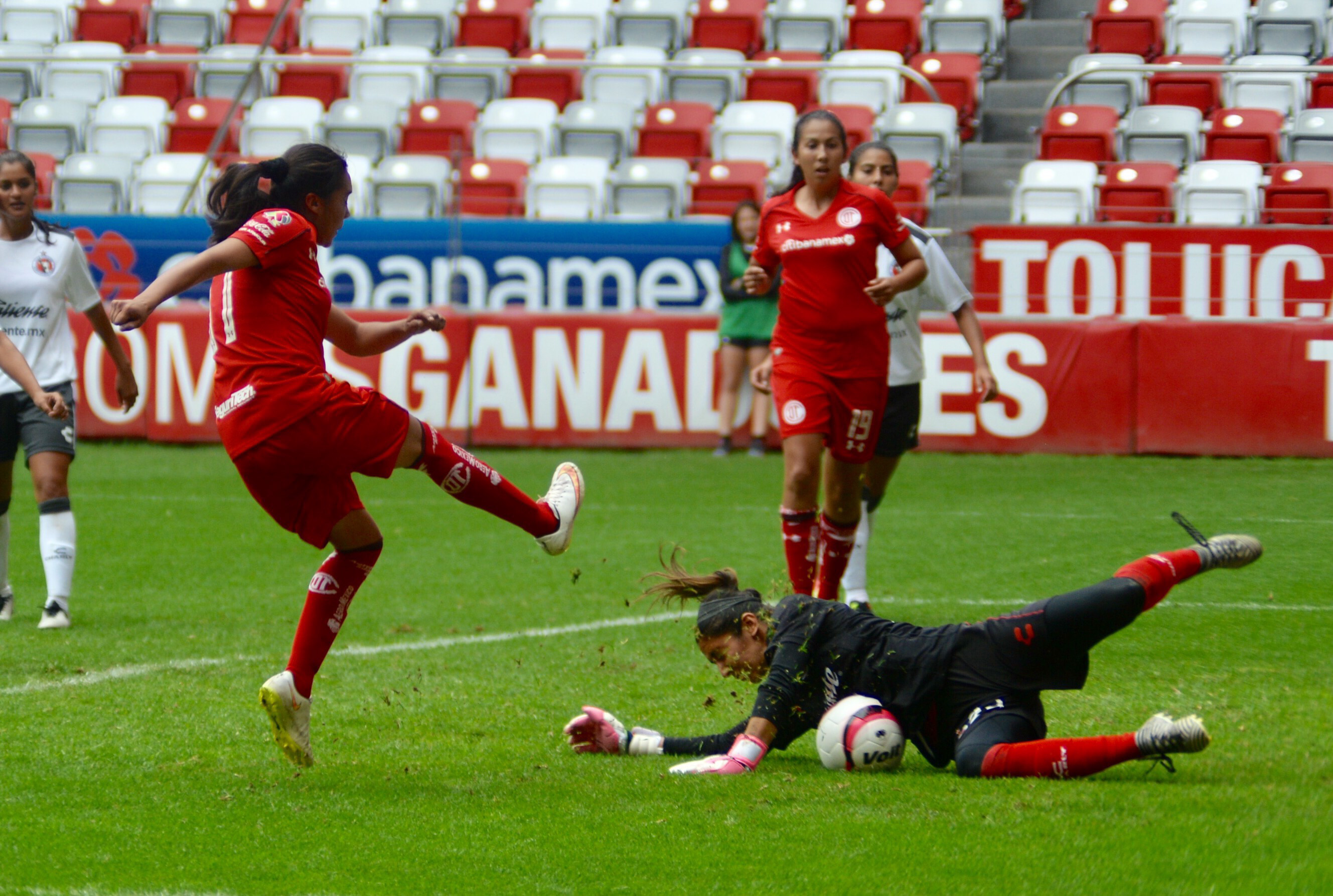 Toluca, Estado de México 01sepriembre 2017, con un marcador final de 4-0 Las Diablitas del Toluca lograron imponerse ante la escuadra de Xolos de Tijuana en la Liga MX Femenil, partido disputado en el Estadio Nemesio Díez (Foto: Cuartoscuro)