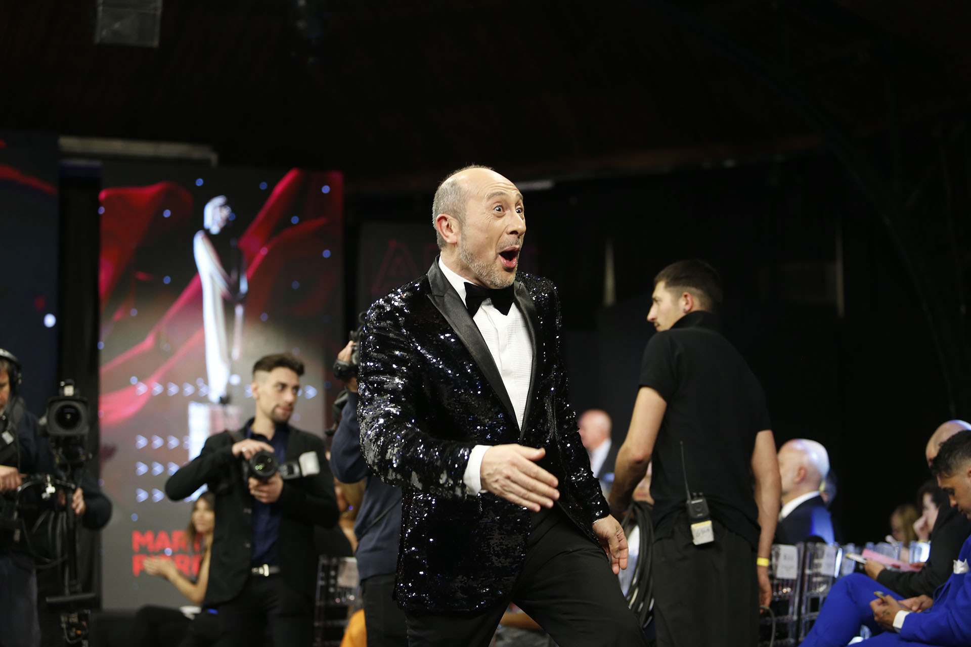 Feliz Caludio Cosano recibió el premio como Mejor panelista masculino por su participación en La Jaula de la Moda