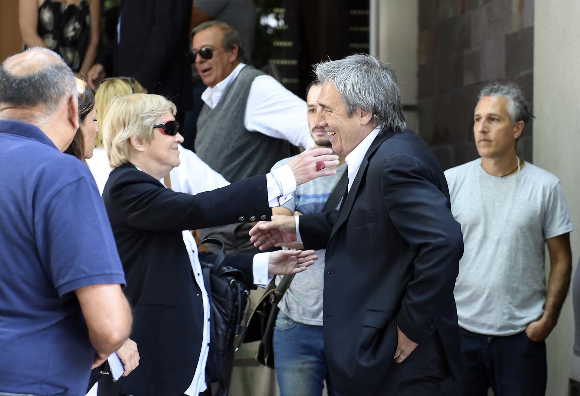La cantante y ex secretaria de Cultura Teresa Parodi saluda a Facundo Saravia