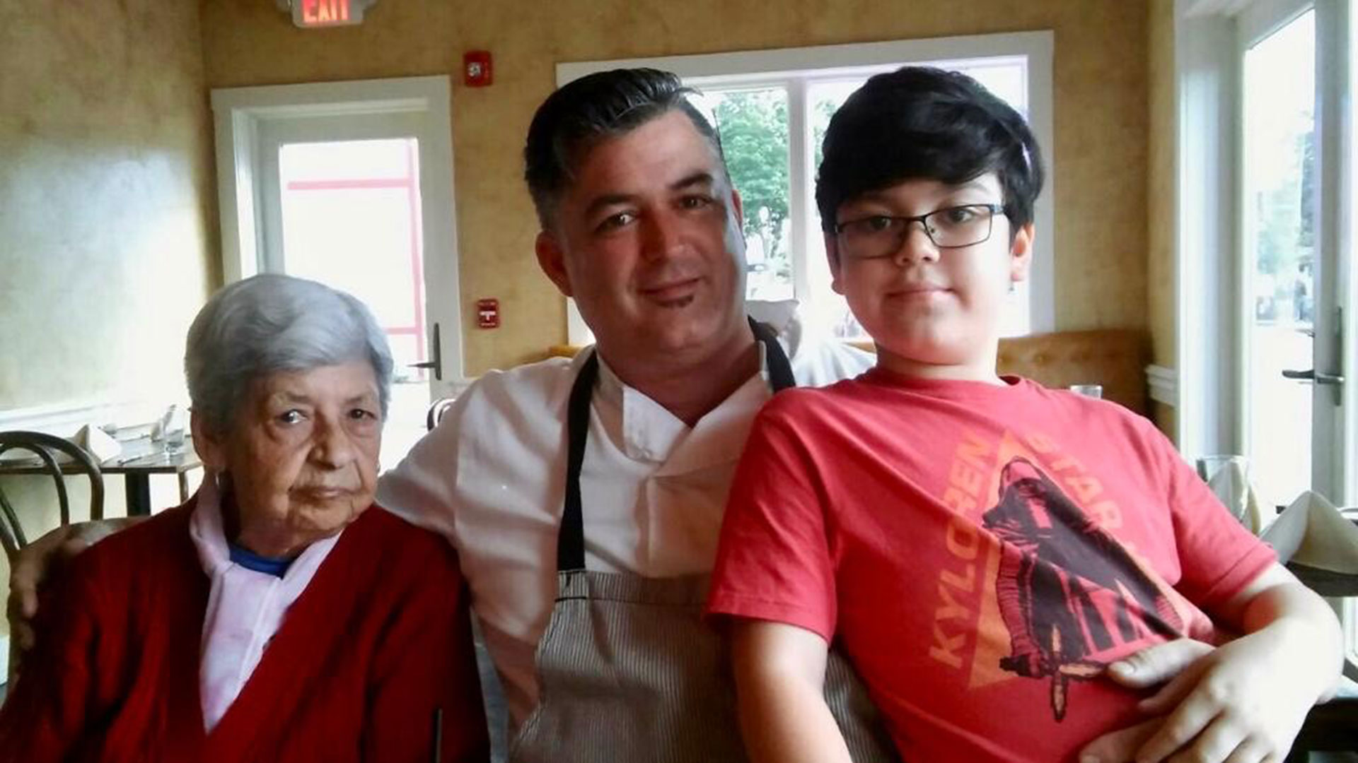 Elena, la abuela materna, German Lucarelli y su hijo Nicolás