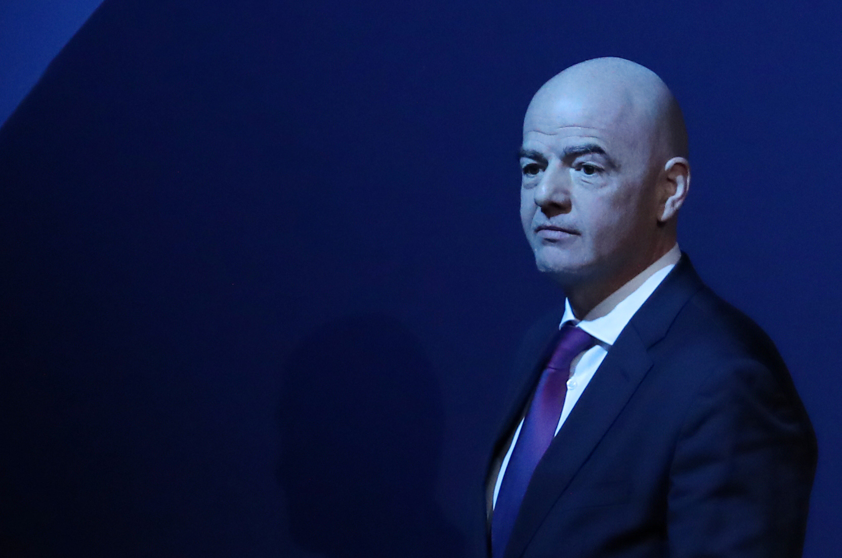 Gianni Infantino mandó un mensaje para calmar la incertidumbre que rodea al fútbol mundial (Foto: Yves Herman/ Reuters)