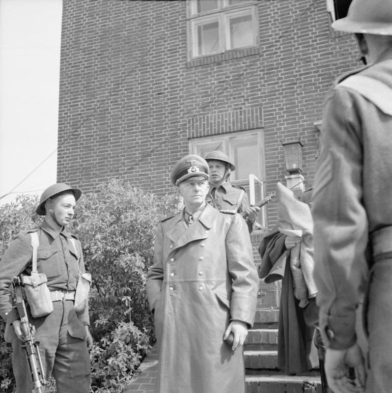 Jodl detenido por las tropas británicas el 23 de mayo del 1945 cerca de Flensburg