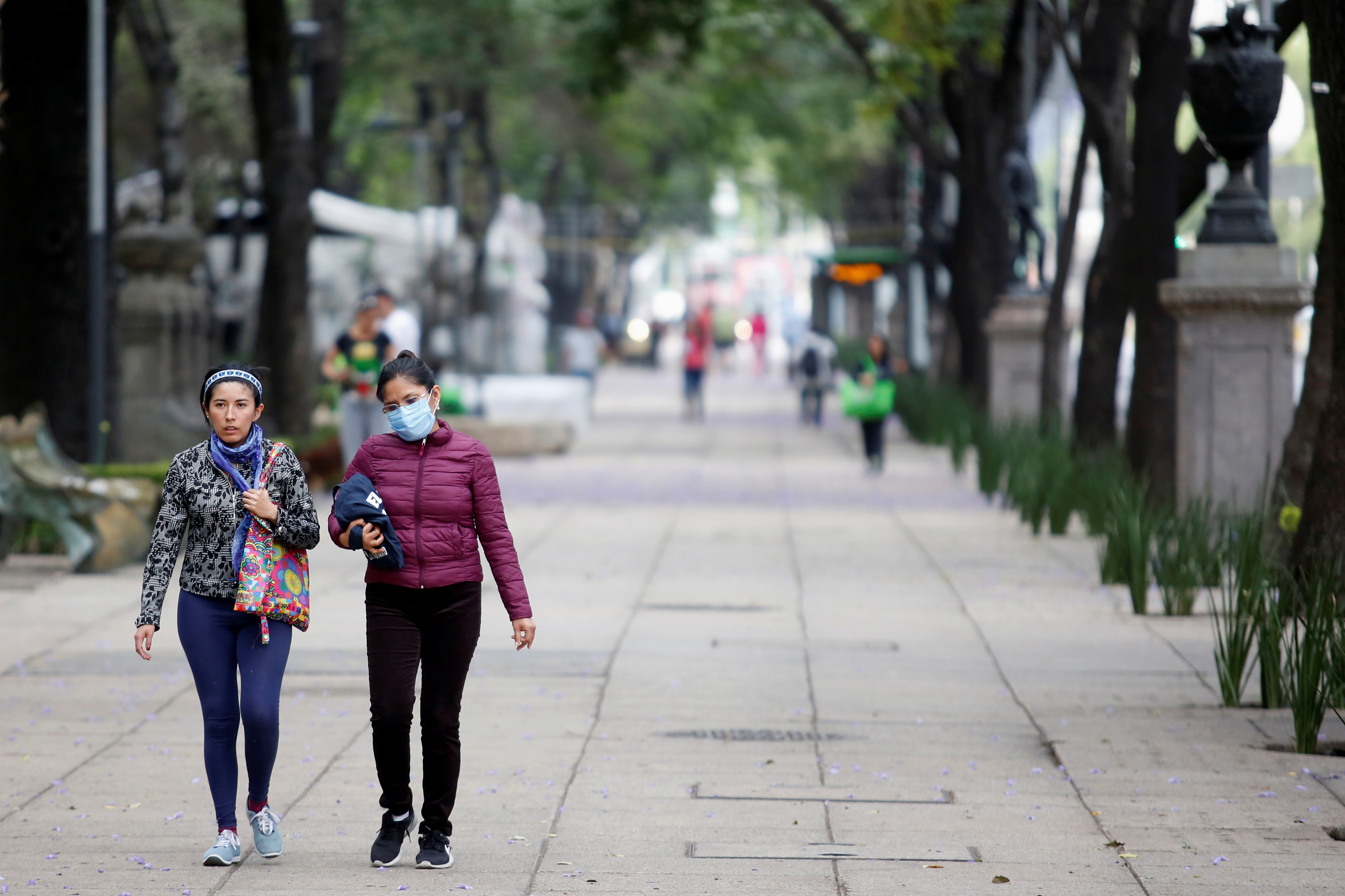Expertos señalaron que las medidas básicas de prevención no protege adecuadamente a la población ante la explosión de la pandemia (Foto: REUTERS/Gustavo Graf)