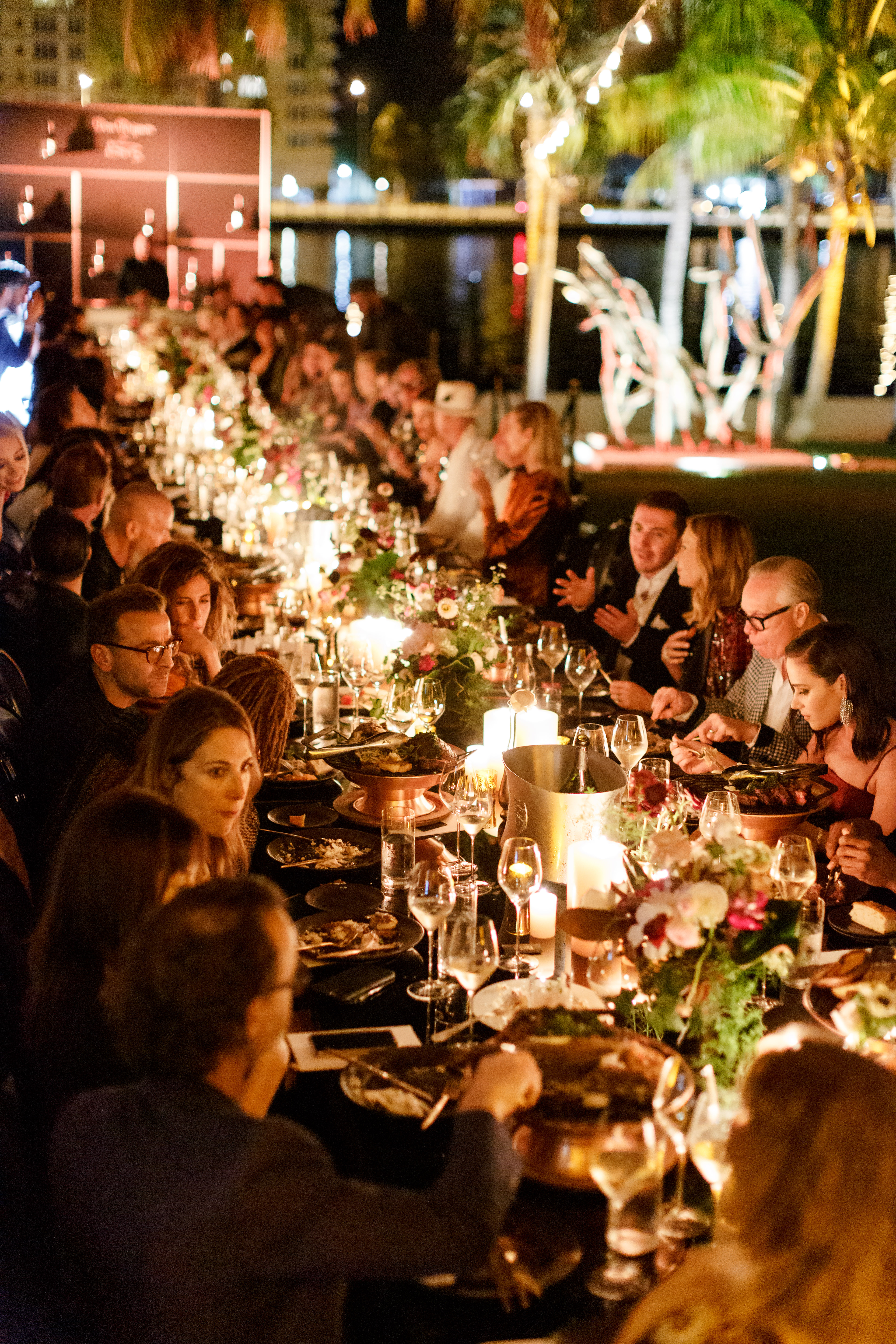 La espectacular ambientación de la ultra exclusiva cena, que se llevó a cabo en el Faena Hotel Miami Beach