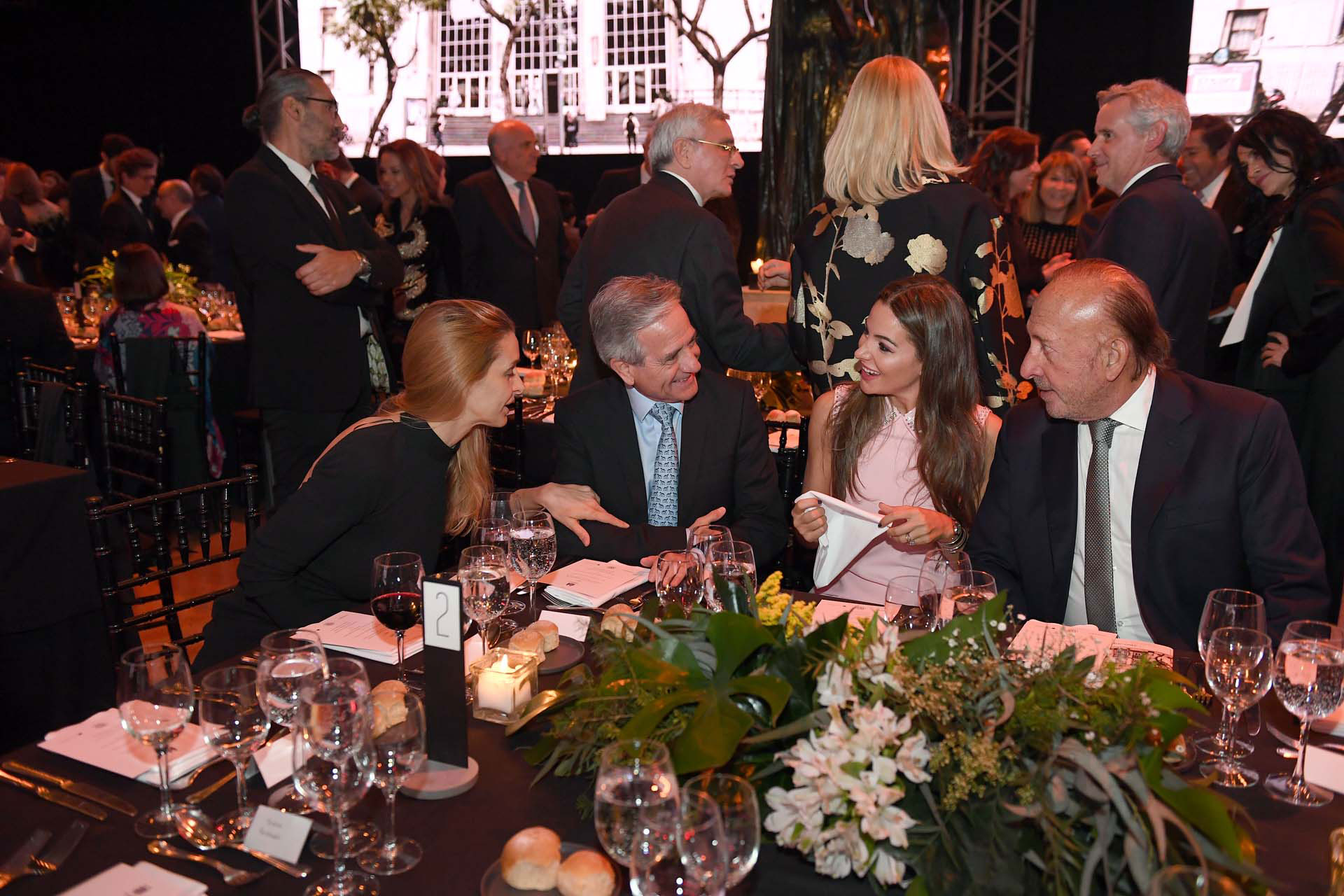 El vicejefe de Gabinete y secretario de Modernización, Andrés Ibarra, junto a su mujer, la diputada nacional María Carla Piccolomini; el empresario Mauricio Filiberti (Transclor) y su mujer Camila Pitana