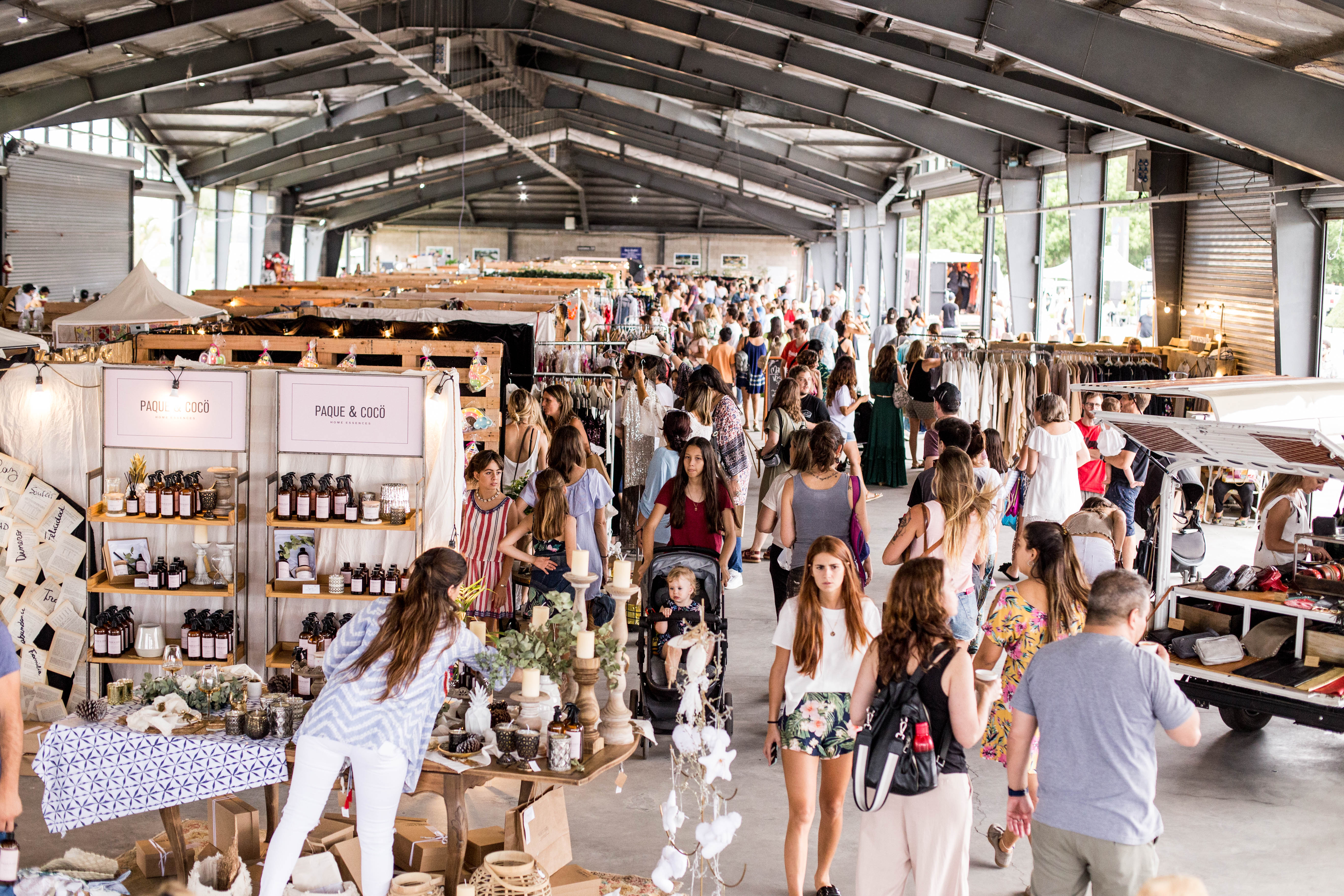 Esta edición del festival contó con más de 70 emprendedores que reúnen lo mejor de la moda, los accesorios, la decoración, y el arte; un sector para los más pequeños de la familia, donde vivieron la magia de la Navidad jugando; un sector de food trucks para todos los gustos; un Food Market con productos saludables para degustar y llevarse a casa y un área destinada a la espiritualidad y la limpieza energética