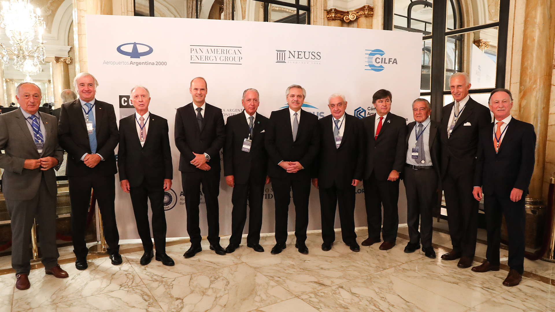El jefe de Estado fue recibido por el presidente del CICyP, Daniel Funes de Rioja, acompañado por el vicepresidente Miguel Acevedo, Jorge Di Fiori, Javier Bolzico, Adelmo Gabbi, Daniel Pelegrina, Eduardo Eurnekian, Jorge Neuss y Gustavo Weiss