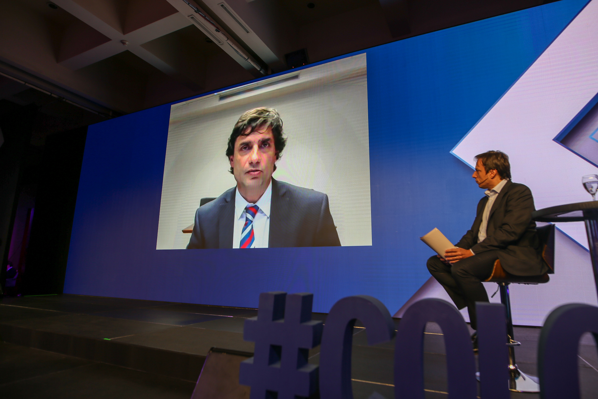 El ministro de Hacienda, Hernán Lacunza, también participó via videoconferencia desde Estados Unidos, donde esta tarde mantuvo encuentros con el FMI. Contestó las preguntas del periodista José Del Río.