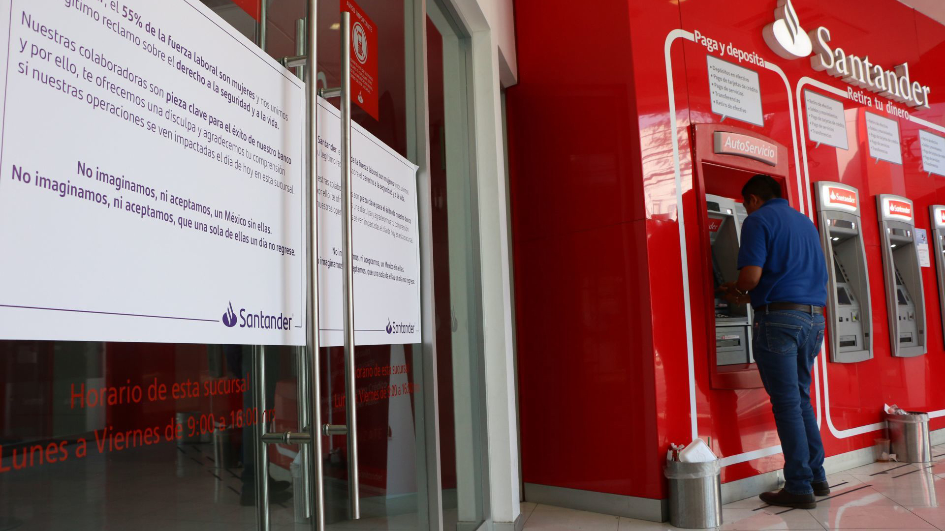 Una sucursal bancaria permanece cerrada el día de hoy en el marco del paro nacional de mujeres