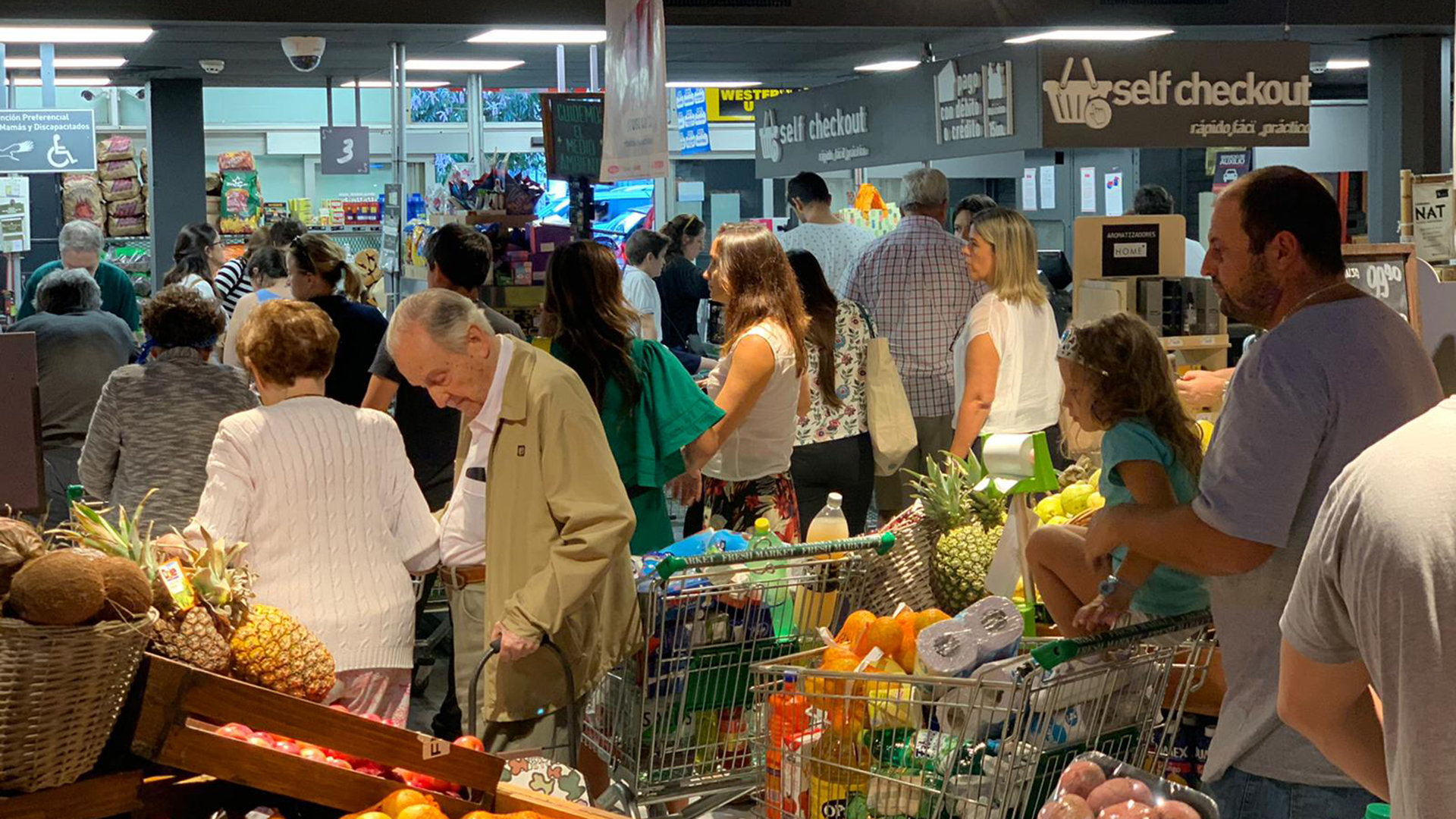 La confirmación de 4 casos de coronavirus en Uruguay empujó a muchos ciudadanos a los supermercados por temor al anuncio de una cuarentena