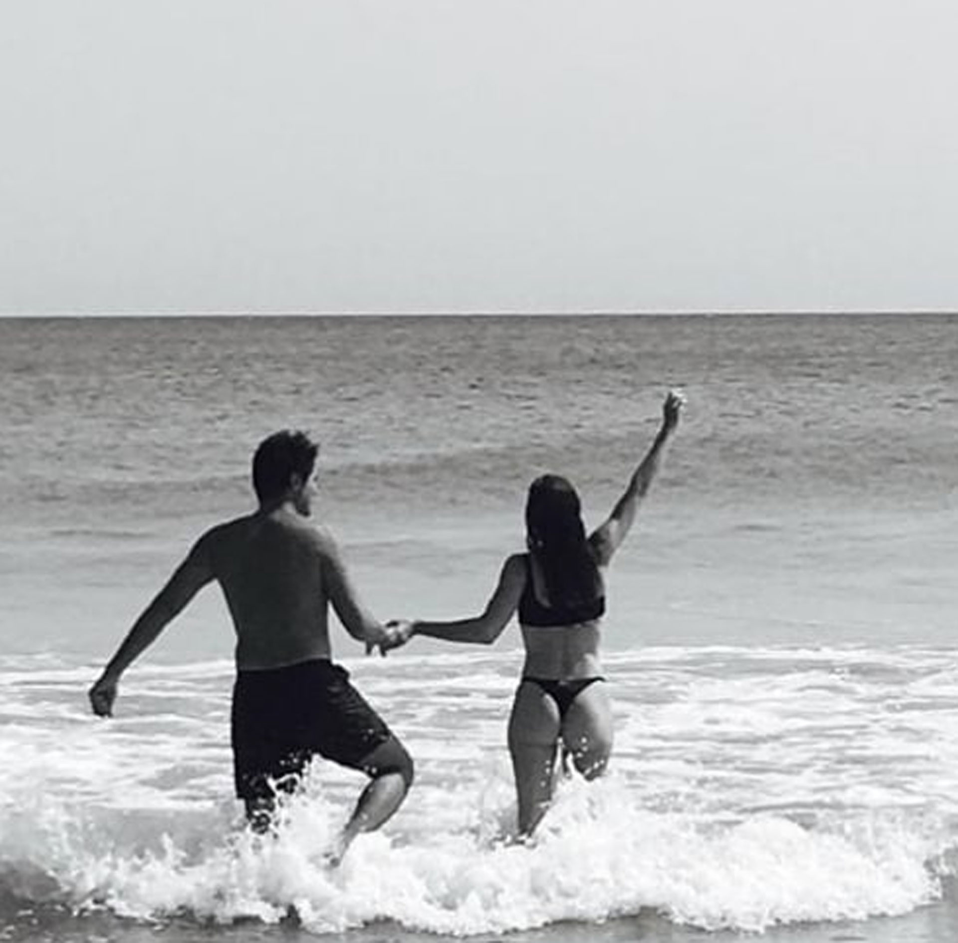"Cuando nos metemos juntos al mar", escribió Carolina en su cuenta de Instagram