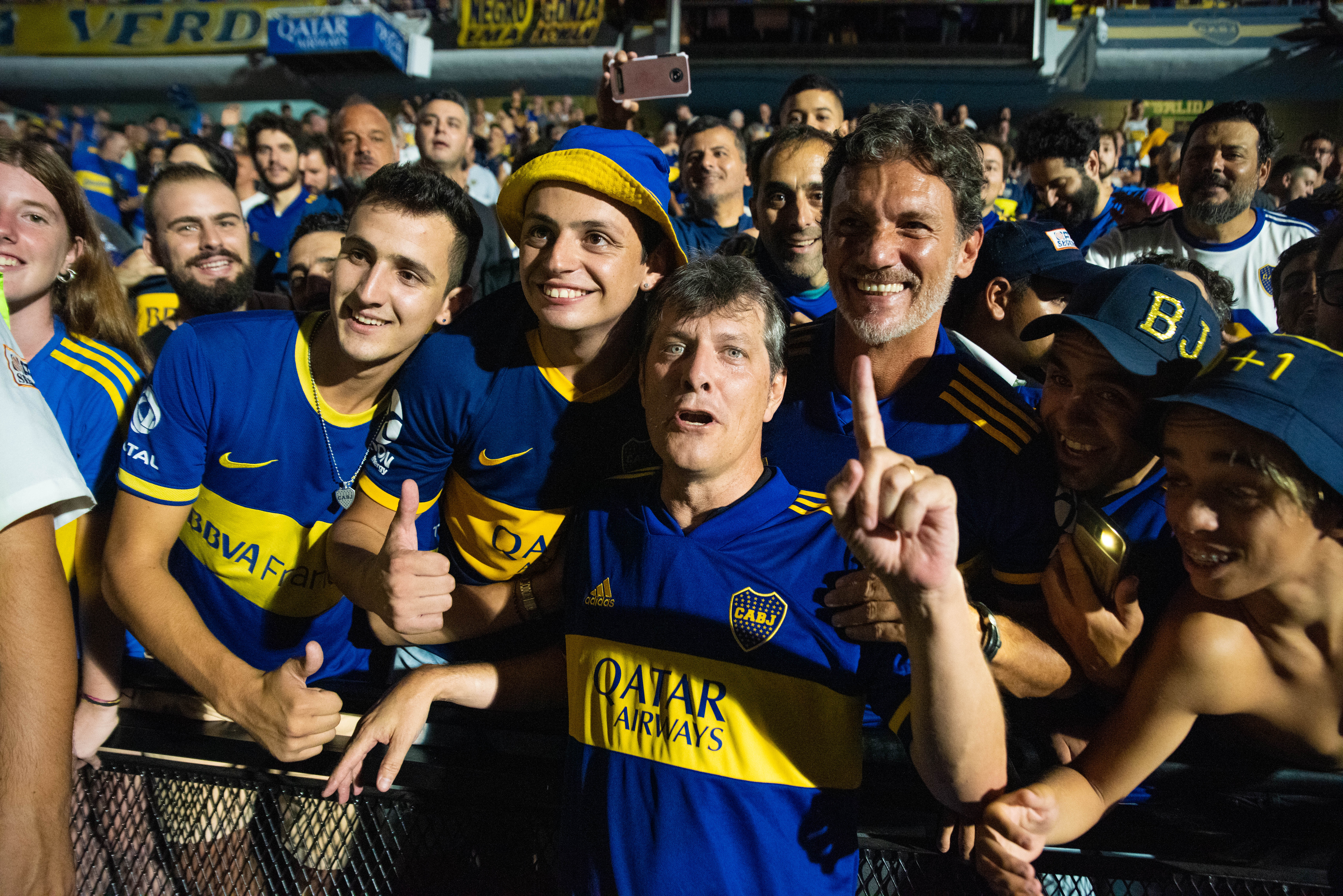 Pergolini festejó con los hinchas (Franco Fafasuli)