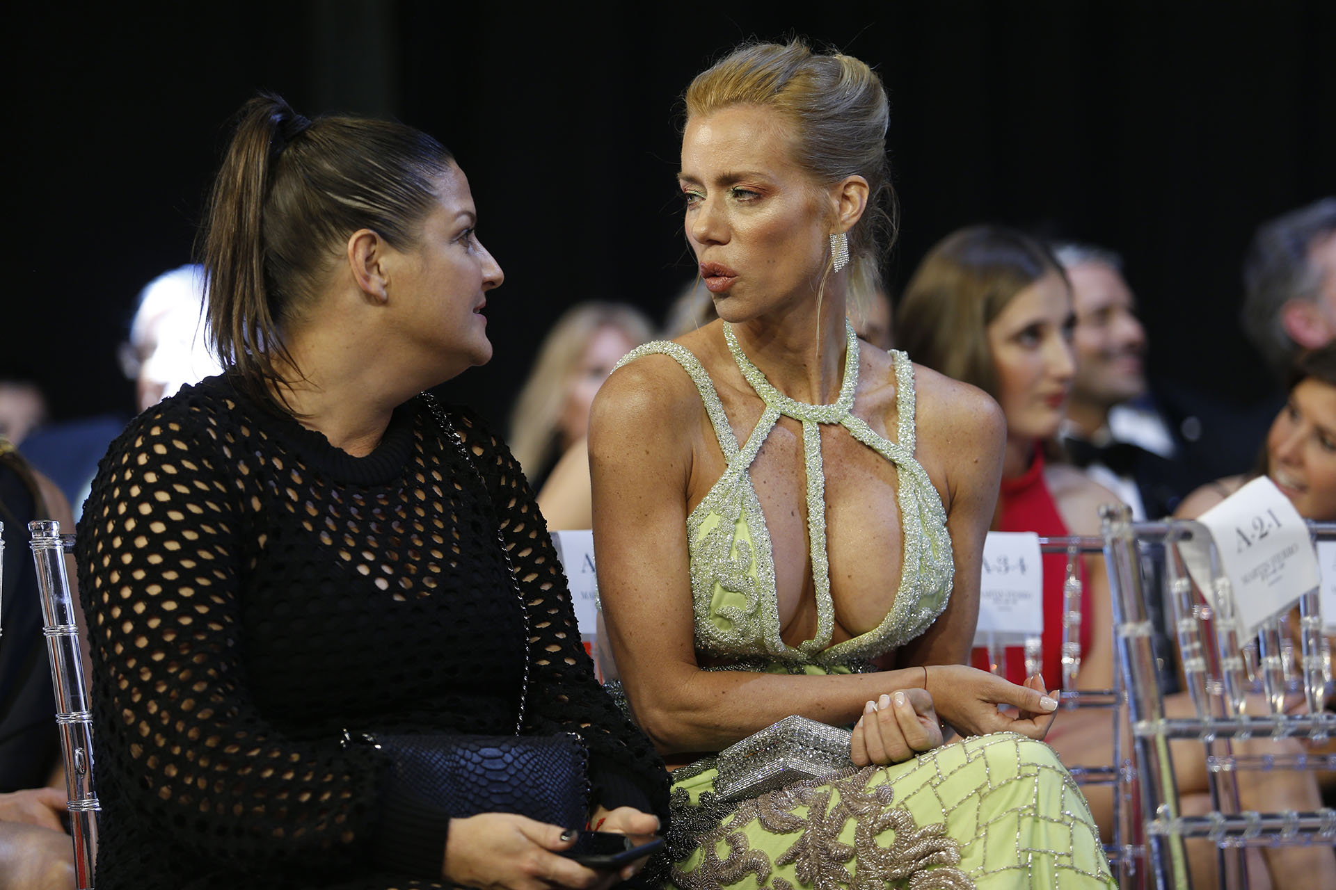 El escote más comentado de la noche: el de Nicole Neumann. La rubia no sonrió, pero aplaudió elegante, cuando se anunció como ganadora de la terna a Mejor panelista femenina a Débora Plager (Involucrados, América). Ella estaba nominada junto a Graciela Alfano, Sofía Zámolo, y Nequi Galotti. ¿Cómo vivió el premio?