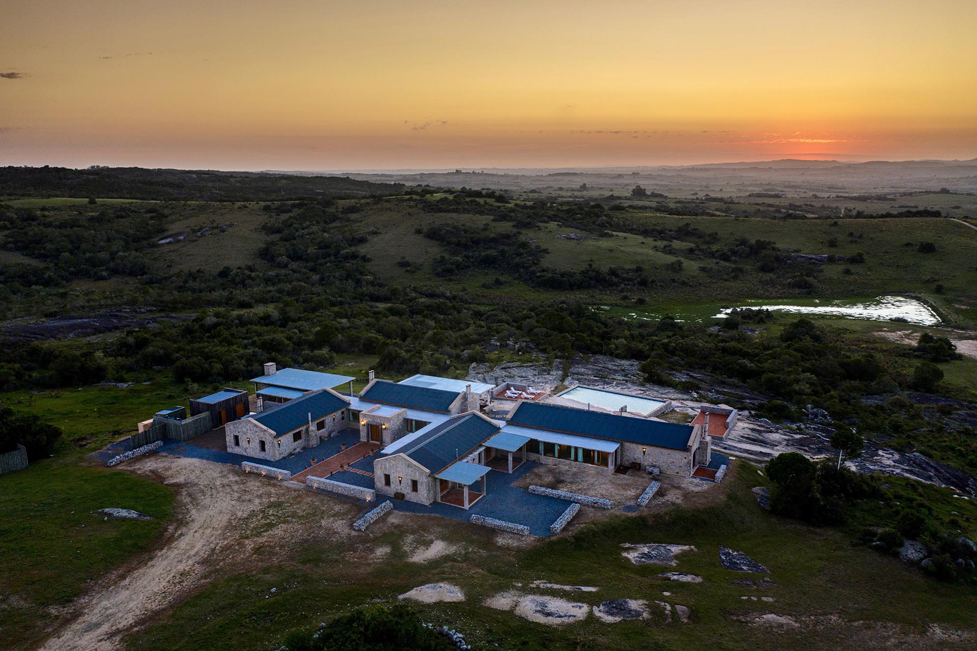 La Tertulia se encuentra a sólo 1 hora de Punta del Este y a 30 minutos de las playas de José Ignacio