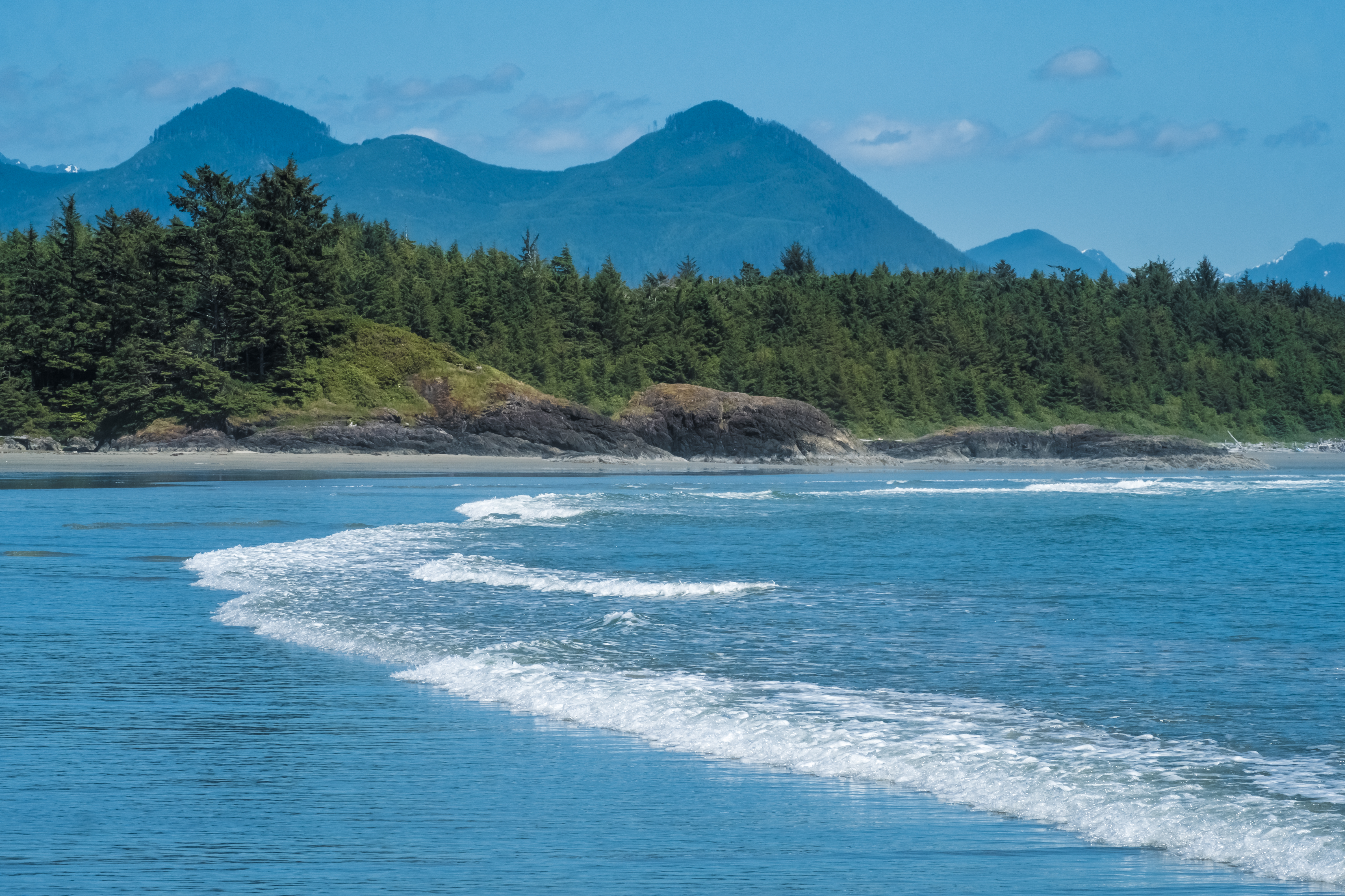 Long Beach es la playa más grande y más larga en la Reserva del Parque Nacional Pacific Rim en la costa oeste de la isla de Vancouver. Se encuentra en la bahía de Wickaninnish entre Tofino y Ucluelet y está junto a campamentos y áreas de picnic