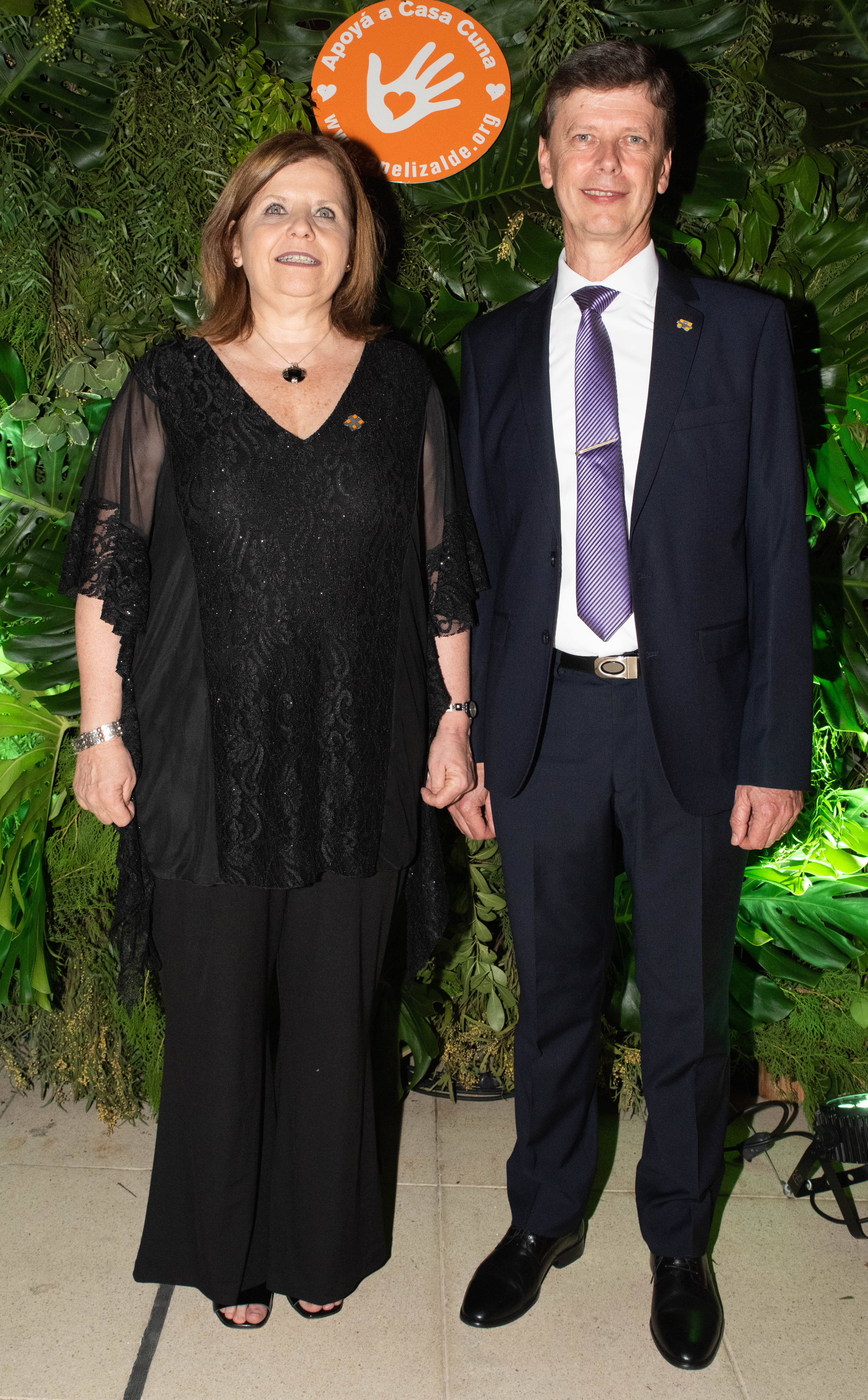 La ministra de Salud porteña, Ana María Bou Pérez, junto al presidente de la Asociación de Profesionales del Hospital General de Niños Pedro de Elizalde, Víctor Pawluk. El Hospital fue fundado por el Virrey del Río de la Plata, Juan José de Vértiz y Salcedo, el 14 de julio de 1779 como