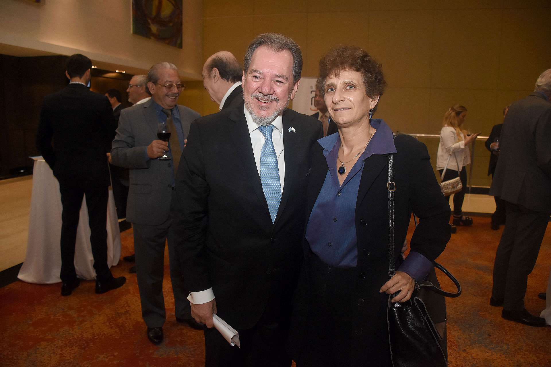 Mario Montoto y la embajadora Galit Ronen