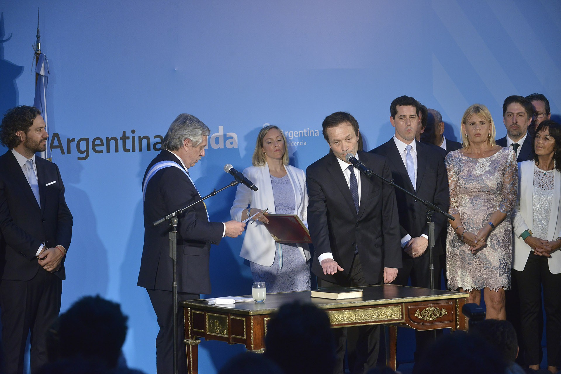Alberto Fernández le toma juramento a Gustavo Béliz (Gustavo Gavotti)