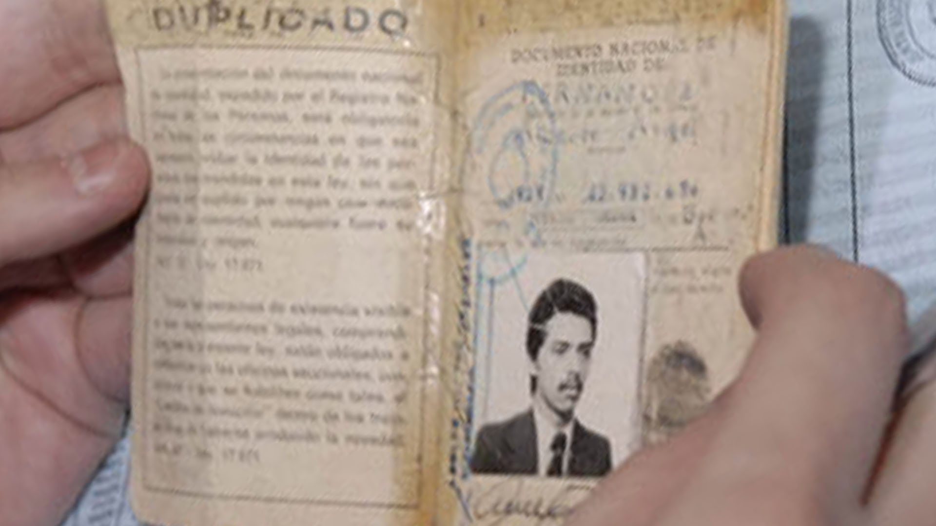 Nació el 2 de abril de 1959 como Alberto Ángel Fernández, en la ciudad de Buenos Aires. Al recorrer ayer el Sanatario Antártida, recordó que había nacido en esa clínica, cuando tenía otro nombre.