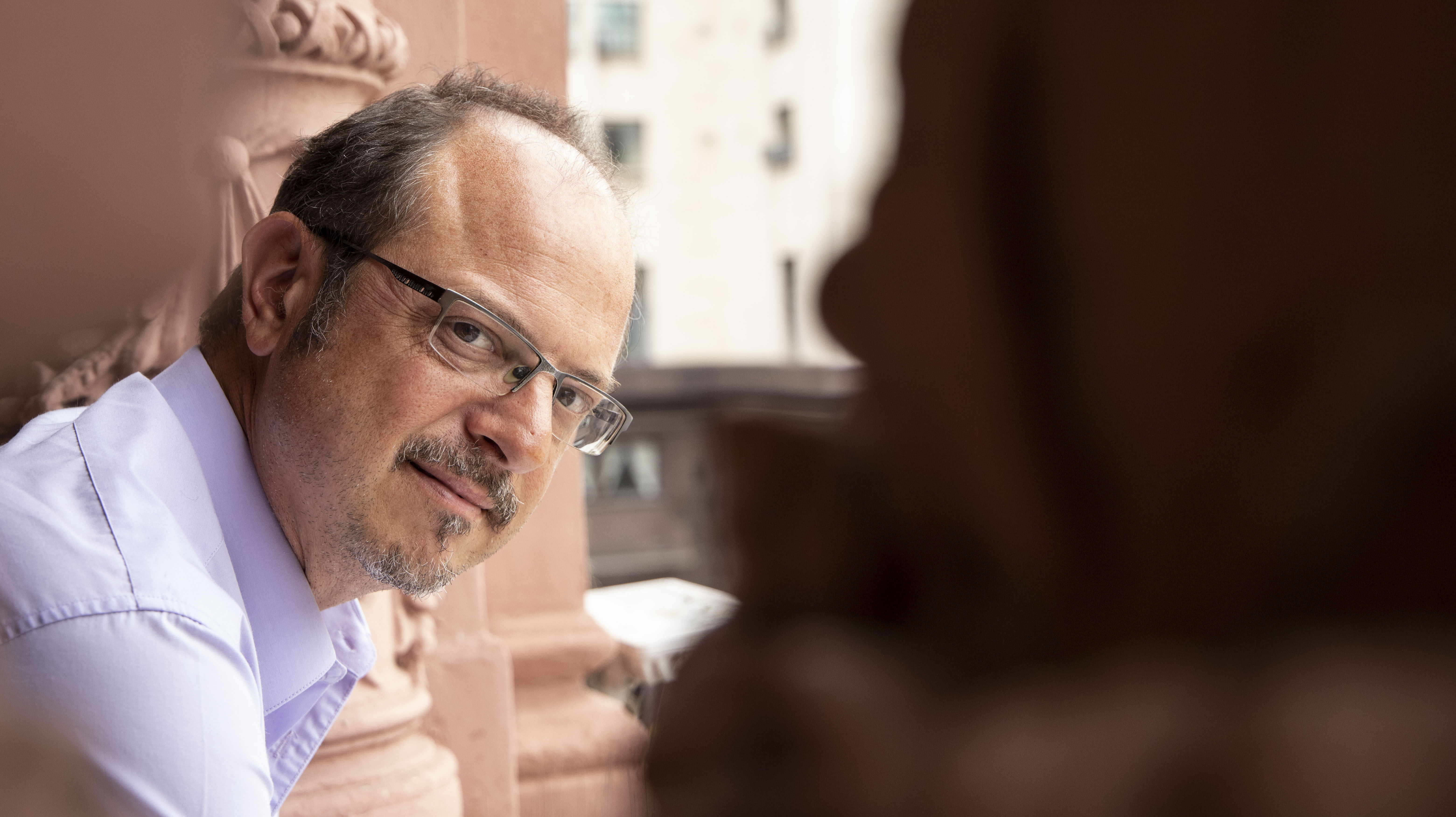 Alejandro Grimson, en el balcón que da a su despacho de la Casa Rosada.