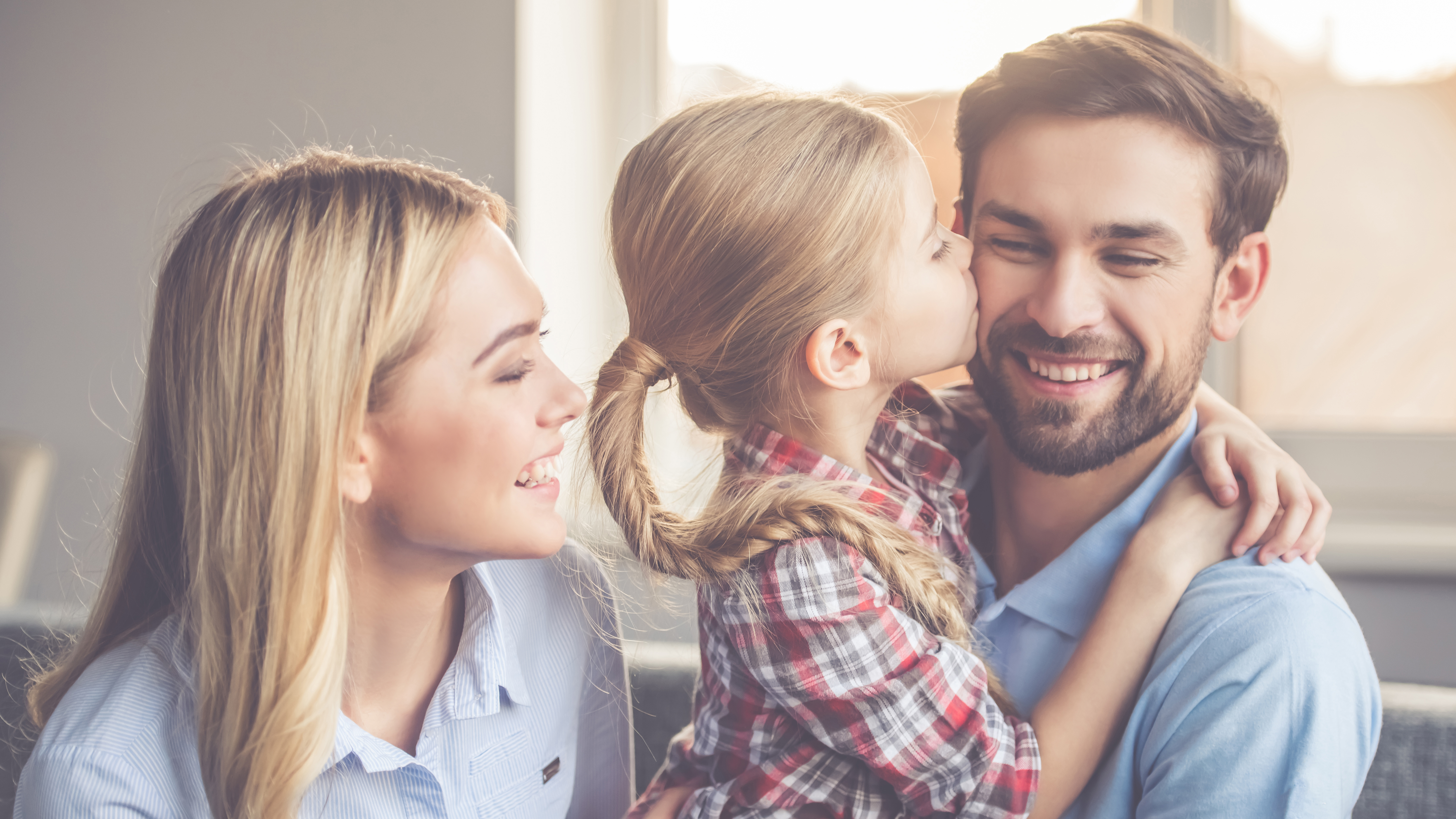 Los nuevos modelos de familia muestran nuevas paternidades y la coparentalidad es una de de las más llamativas y revolucionarias (Shutterstock)