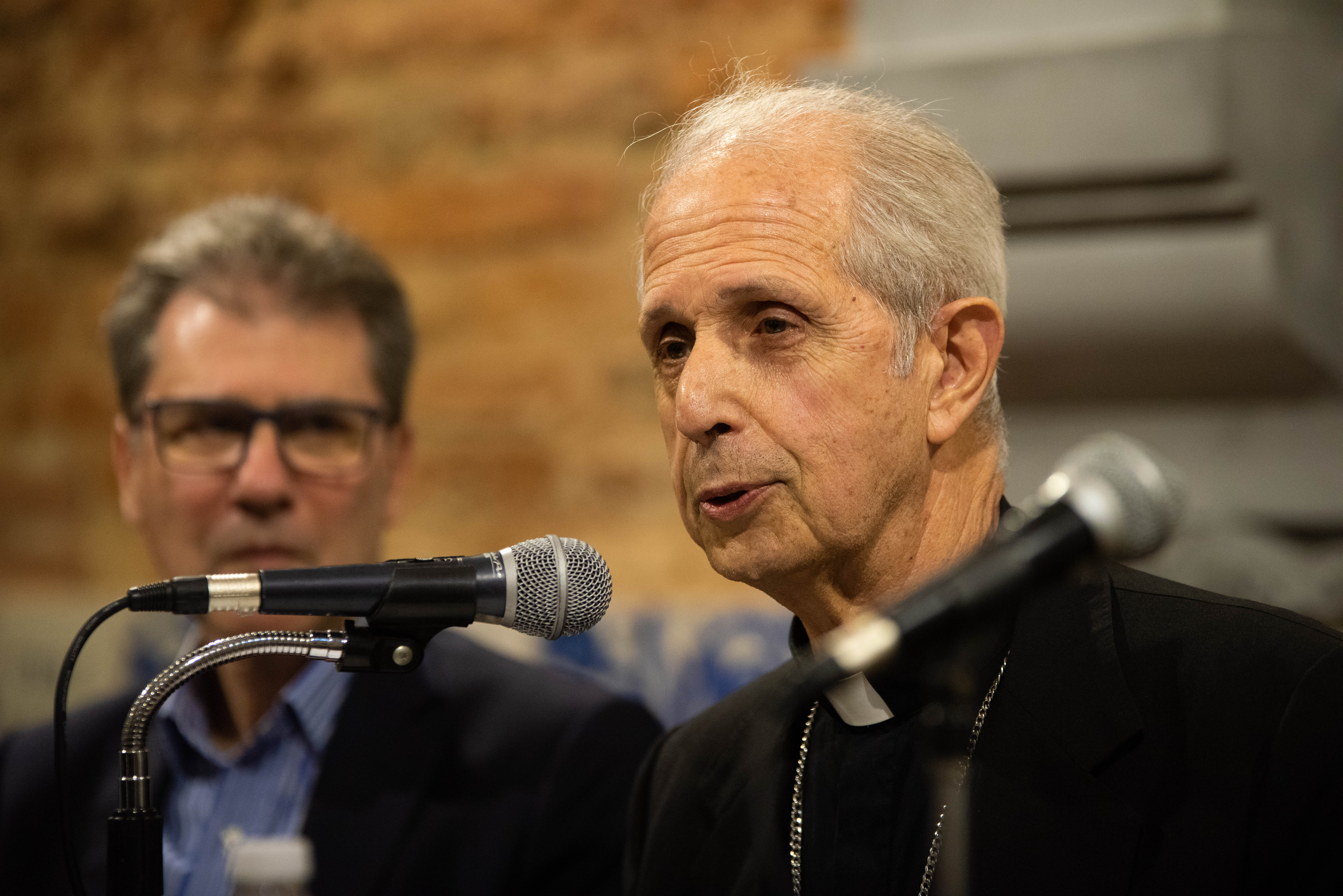 El cardenal Mario Poli indicó que se está viviendo un